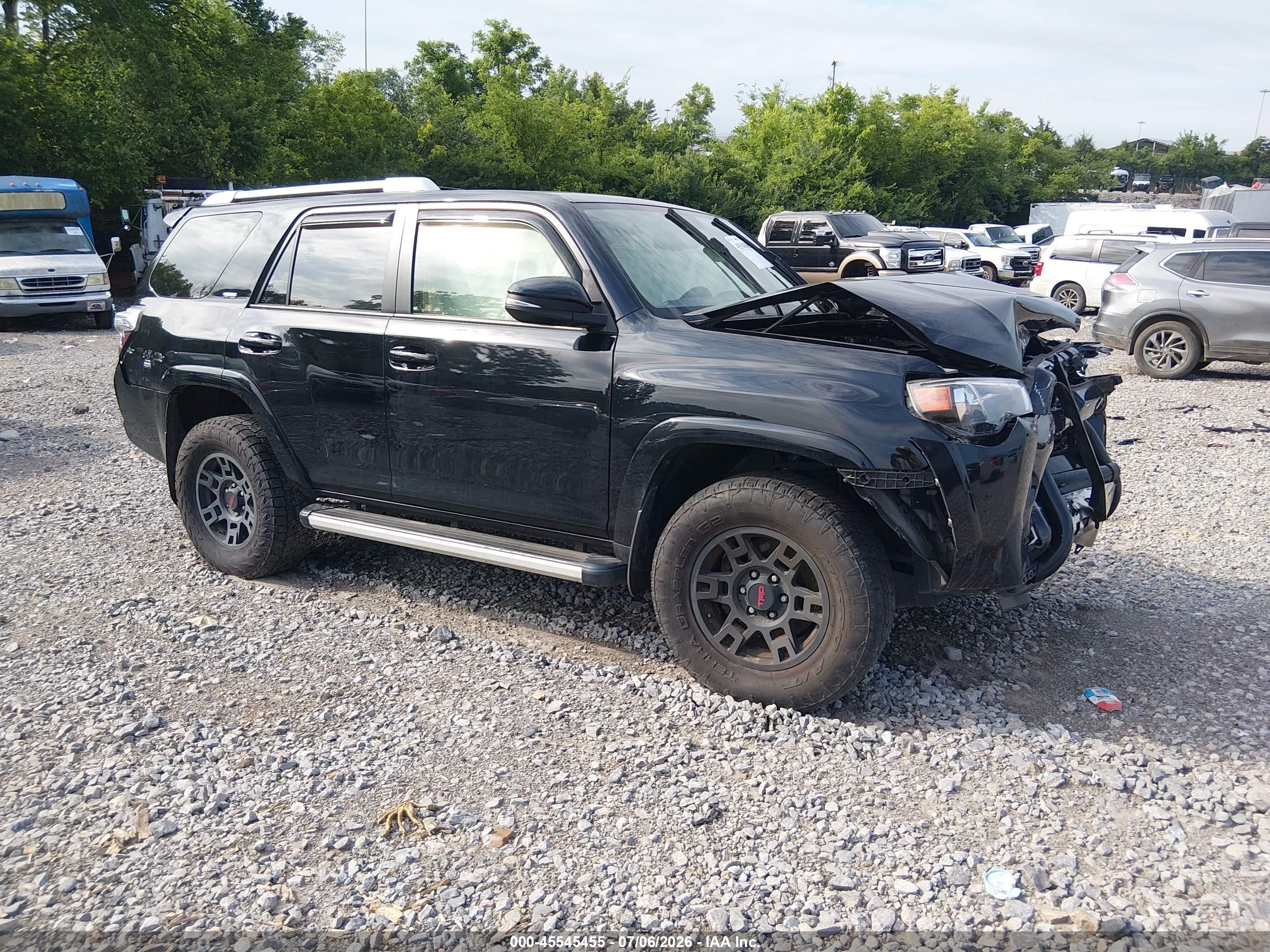 2016 Toyota 4Runner Limited, VIN JTEBU5JR8G5363971 — Перед
