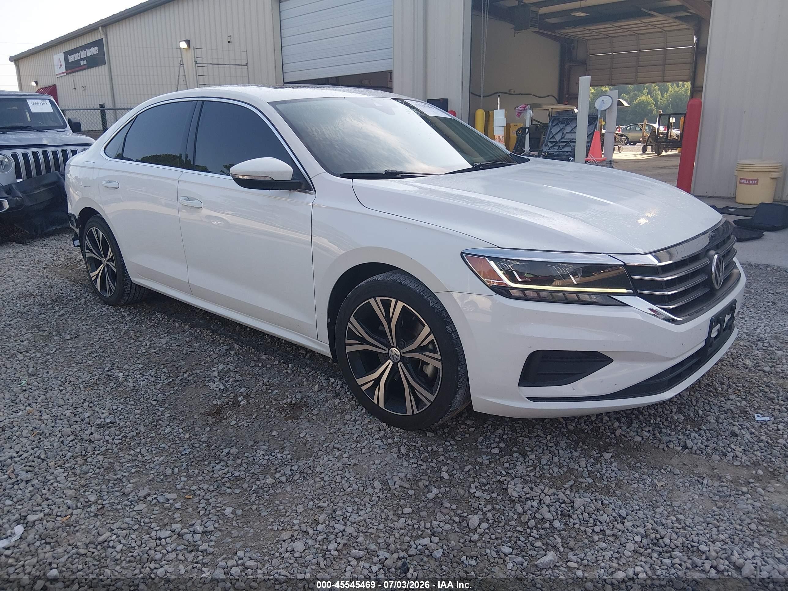 2021 Volkswagen Passat SE, VIN 1VWSA7A30MC012738 — Зад