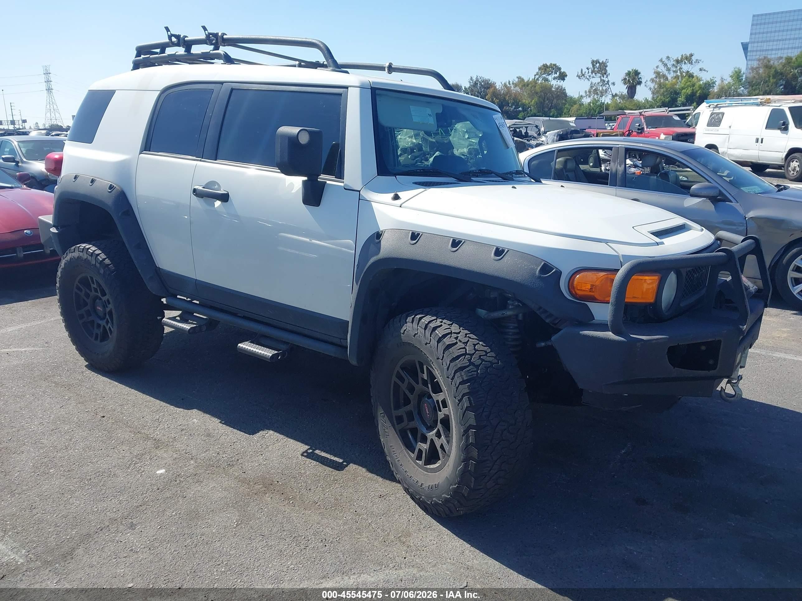2012 Toyota FJ Cruiser, VIN JTEBU4BF7CK121893 — Undercarriage