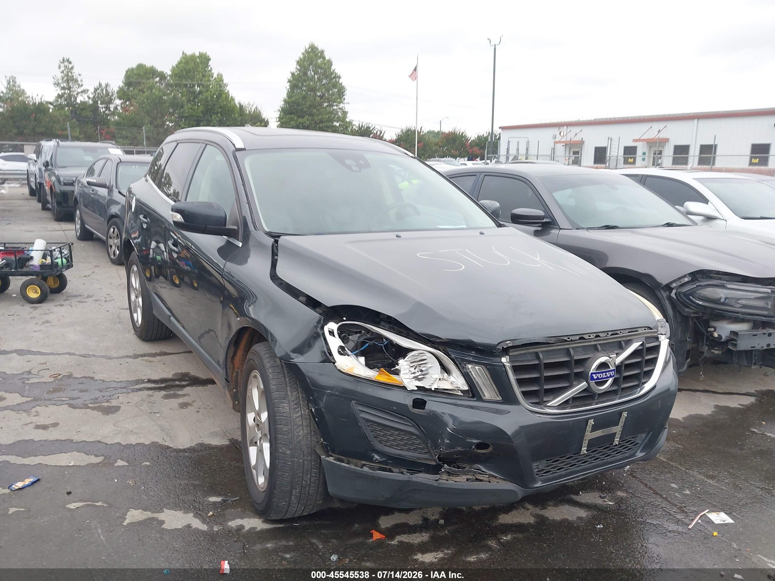 2013 Volvo XC60 3.2L, VIN YV4940DL0D2434247 — Front end