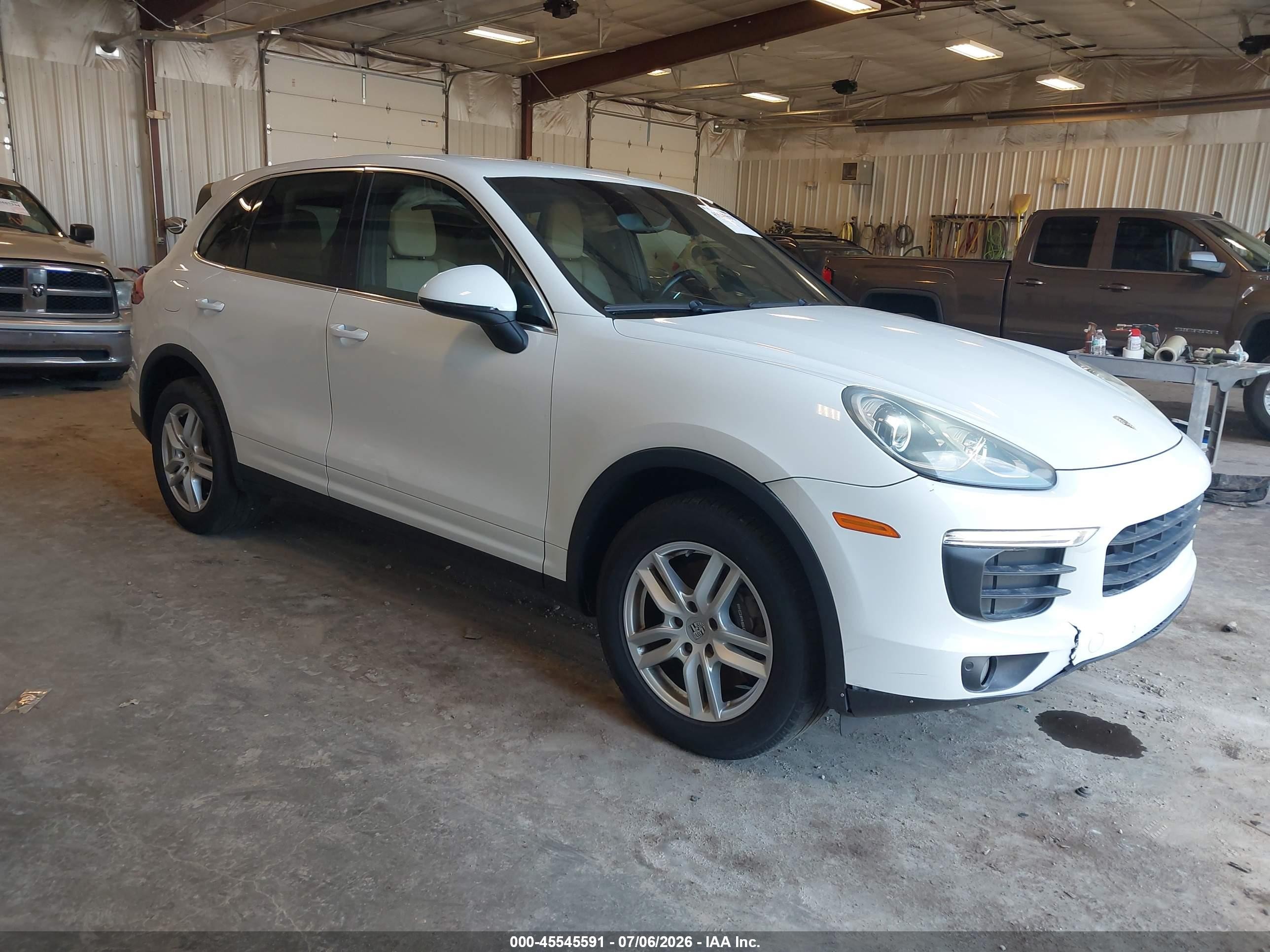 2016 Porsche Cayenne, VIN WP1AA2A28GKA12052 — Front end