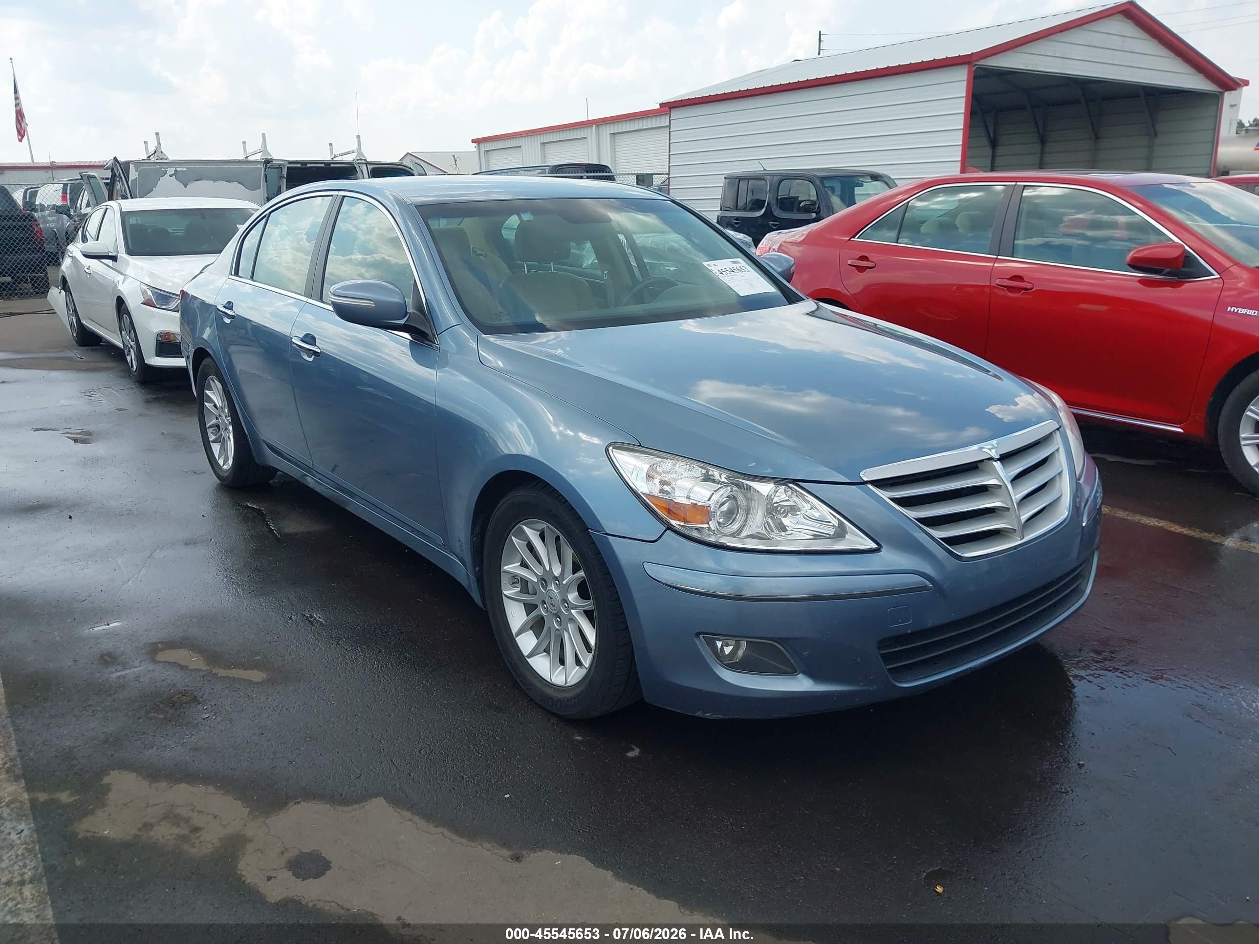 2011 Hyundai Genesis, VIN KMHGC4DE3BU113287 — Front end