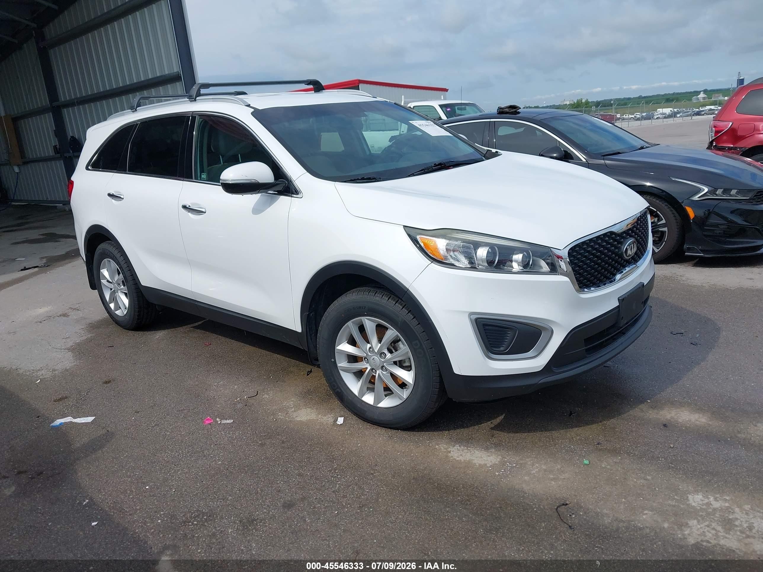 2016 Kia Sorento LX, VIN 5XYPG4A33GG031712 — Side