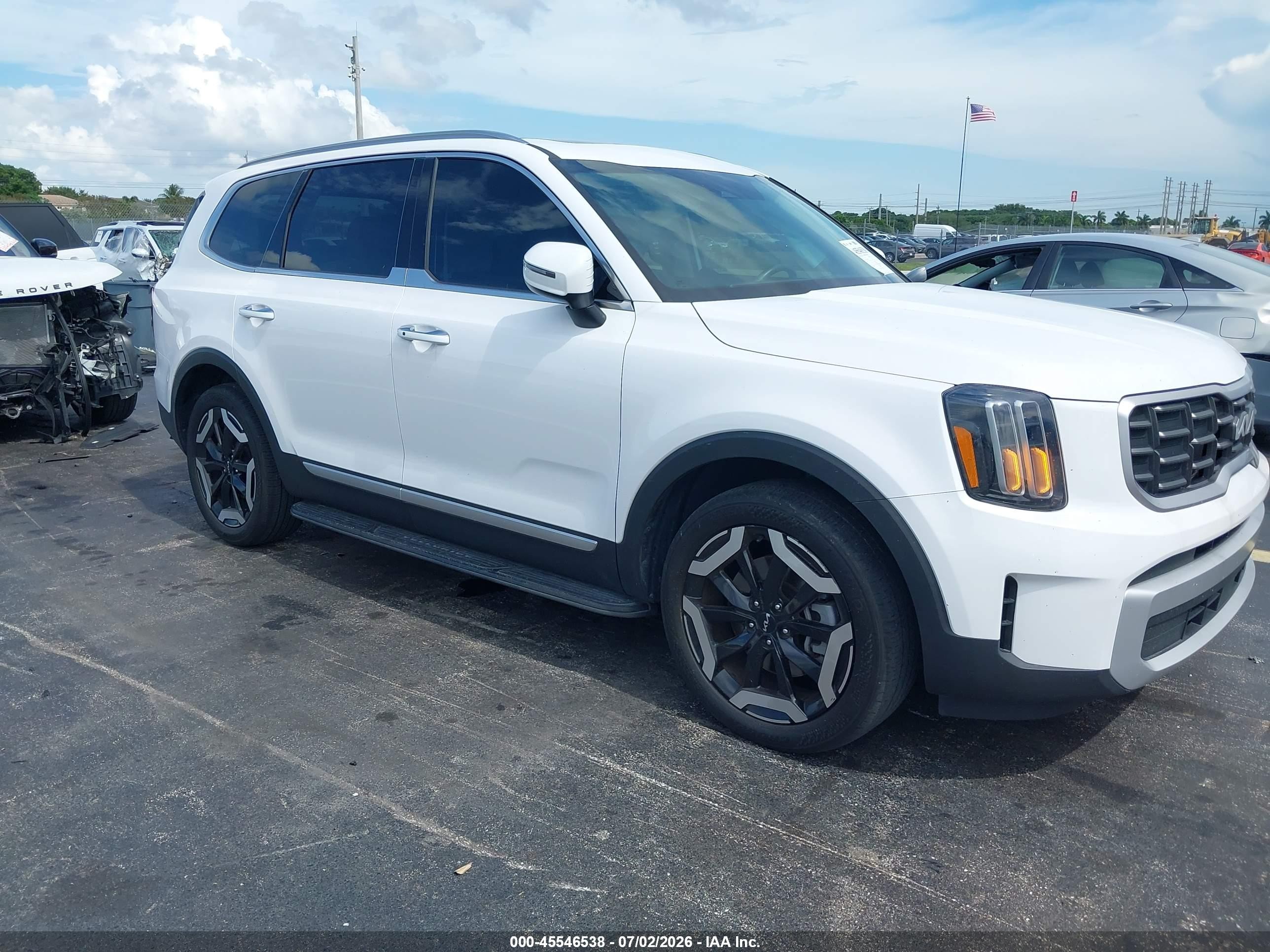 2024 Kia Telluride S, VIN 5XYP64GC2RG519272 — Side