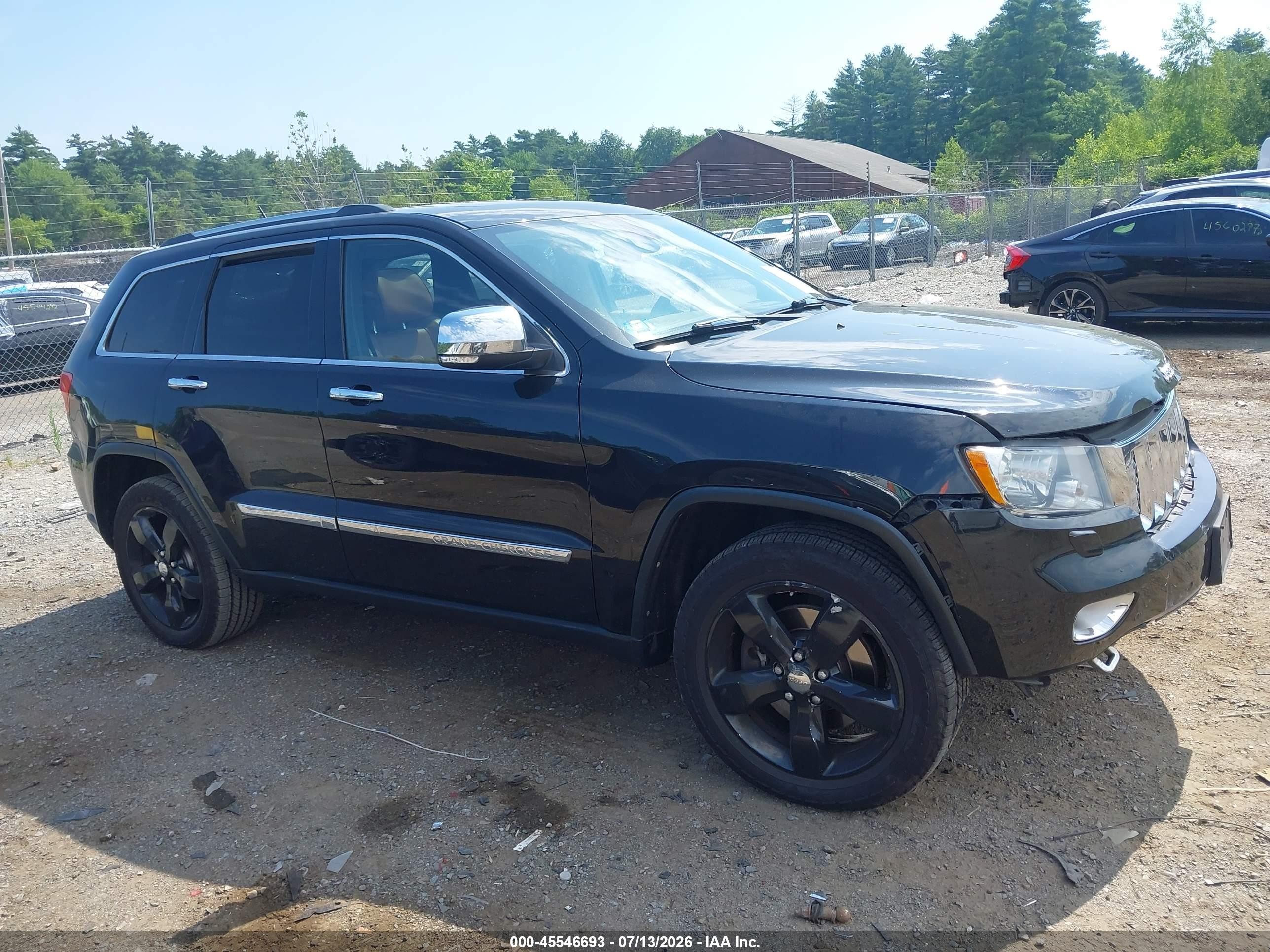 2013 Jeep Grand Cherokee Overland, VIN 1C4RJFCT4DC563375 — Front end