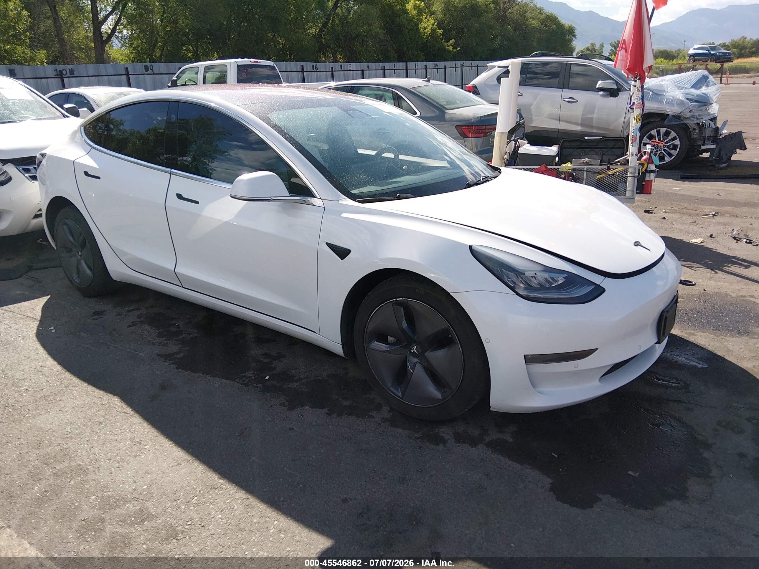 2018 Tesla Model 3 Long Range Battery, VIN 5YJ3E1EB3JF096952 — Front end