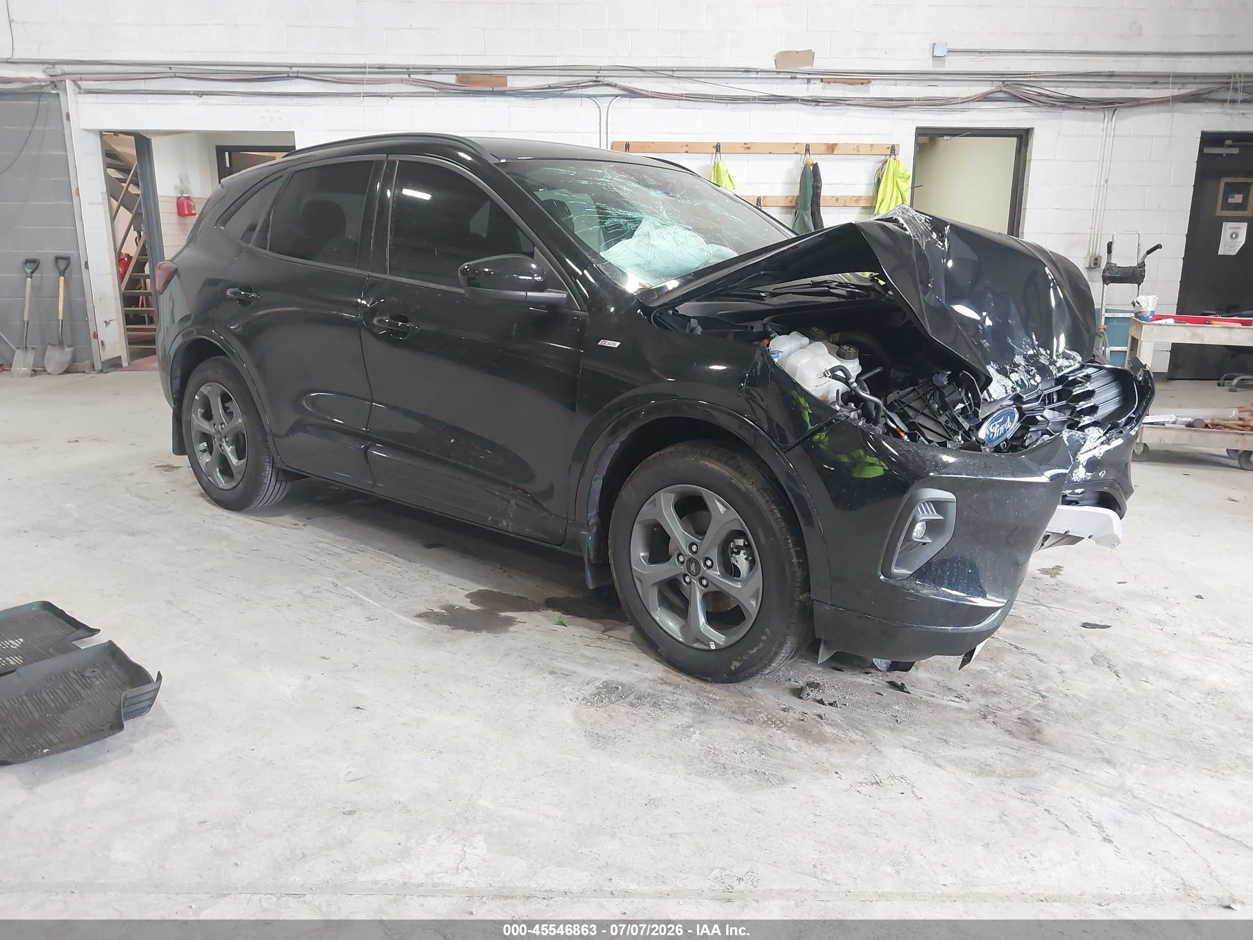 2023 Ford Escape ST-Line Select, VIN 1FMCU9NZ2PUB47335 — Перед