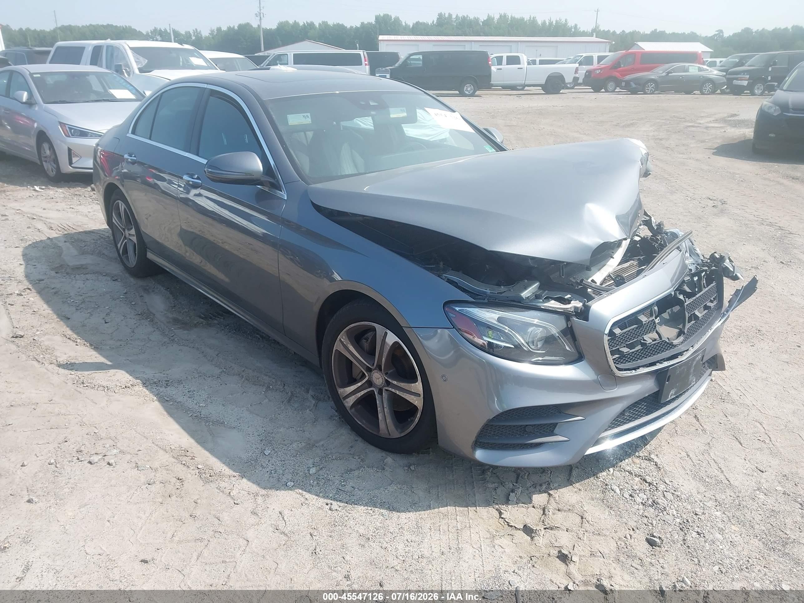2017 Mercedes-Benz E 300 Luxury, VIN WDDZF4KB4HA094987 — Front end