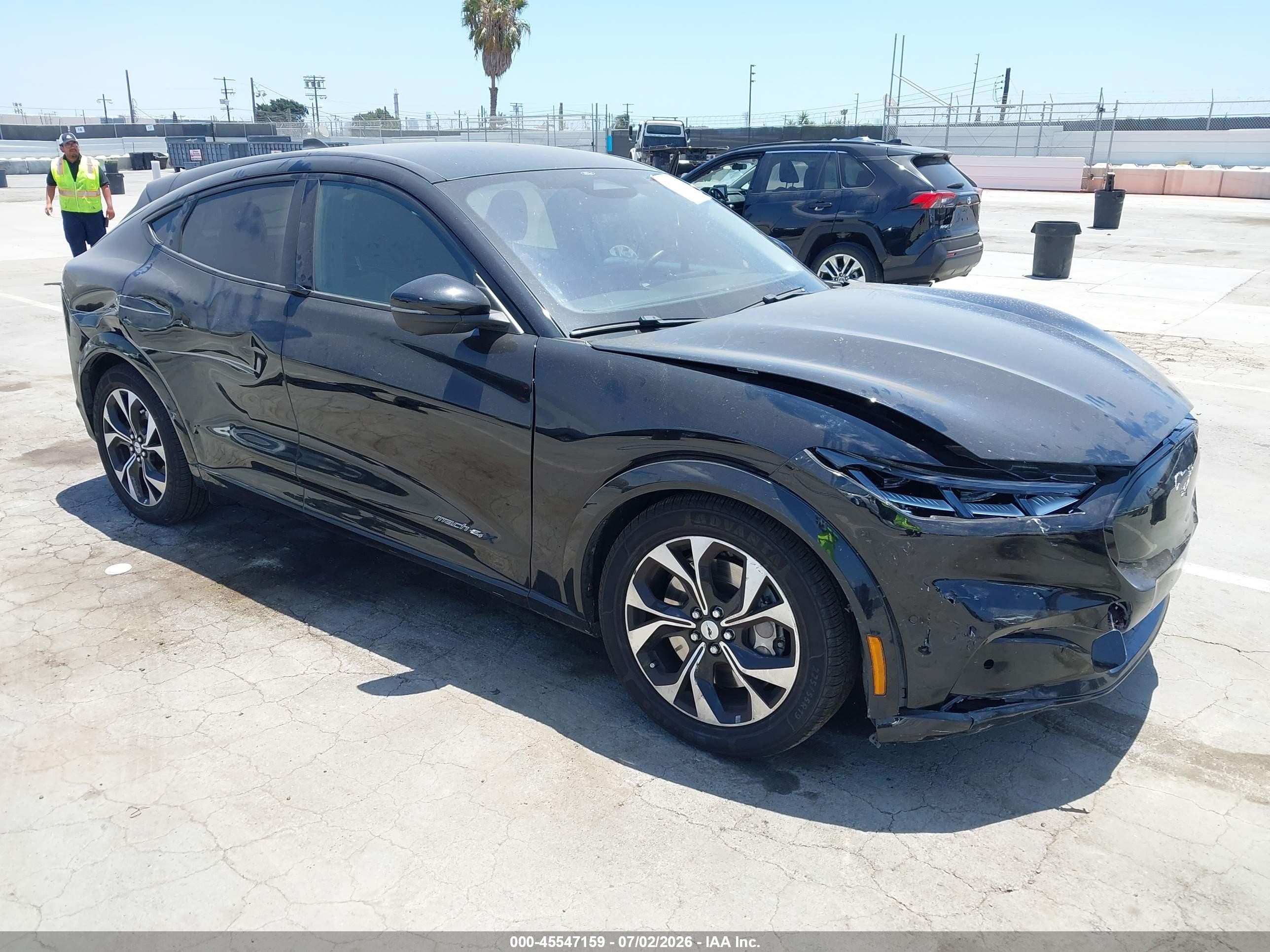 2023 Ford Mustang Mach-E Premium, VIN 3FMTK3SU5PMA69844 — Front end