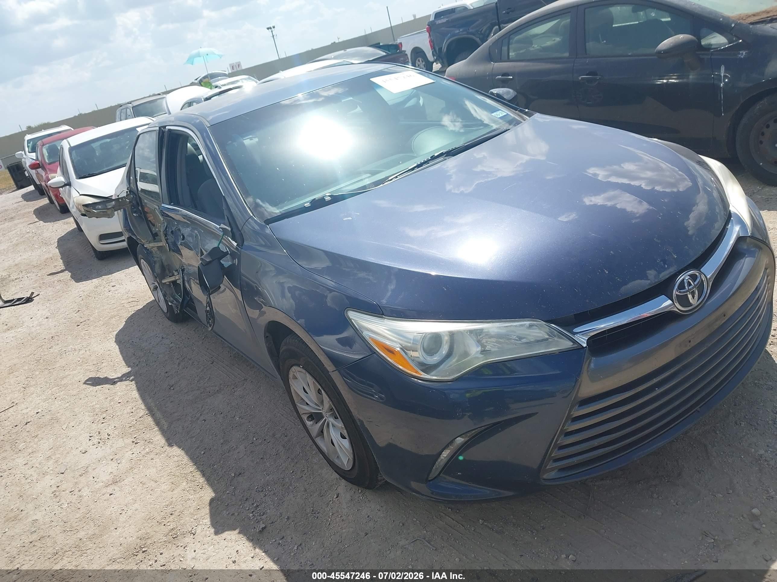 2016 Toyota Camry LE, VIN 4T4BF1FK7GR528810 — Side