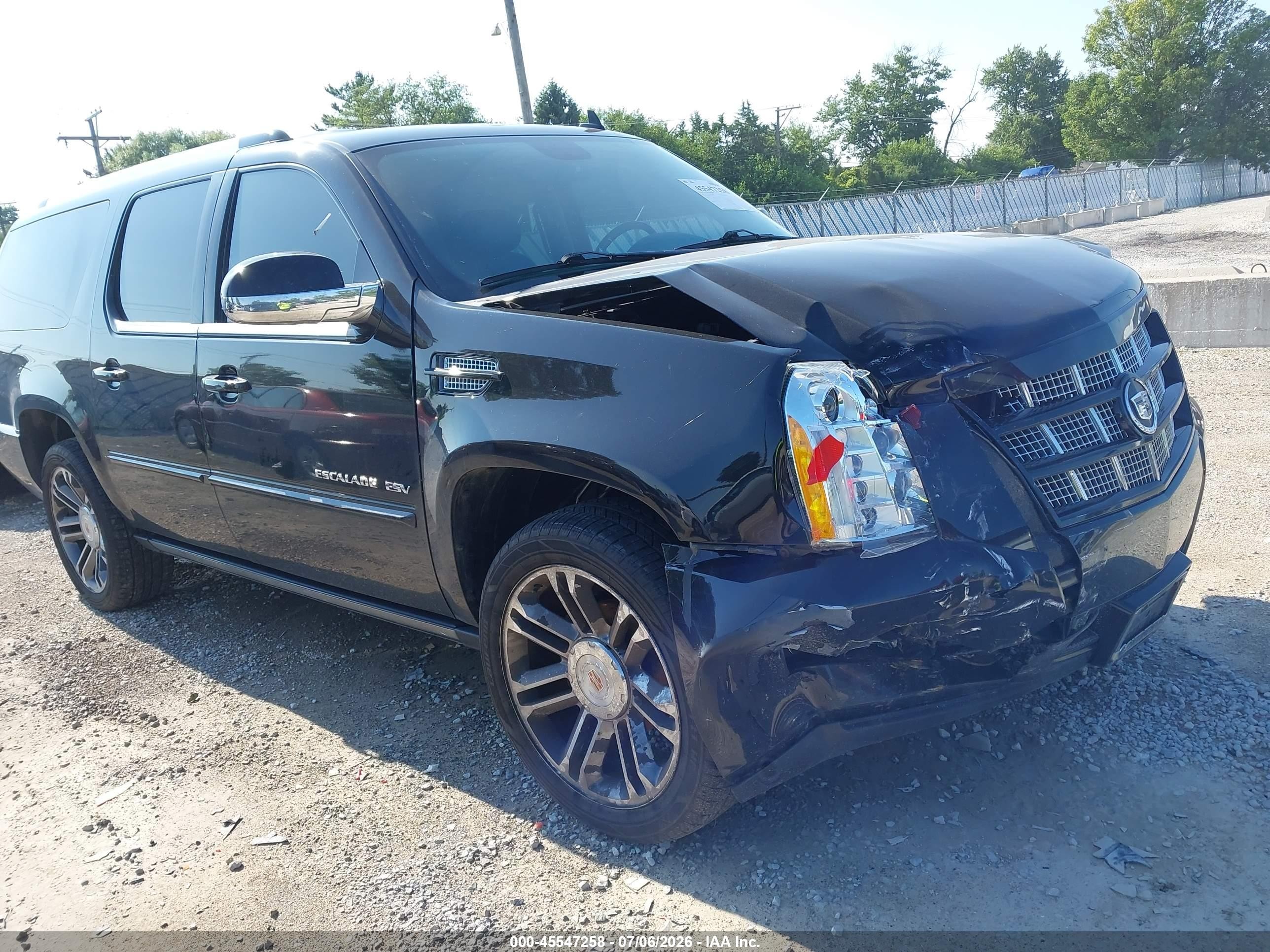 2012 Cadillac Escalade ESV Premium, VIN 1GYS4JEF4CR245250 — Перед