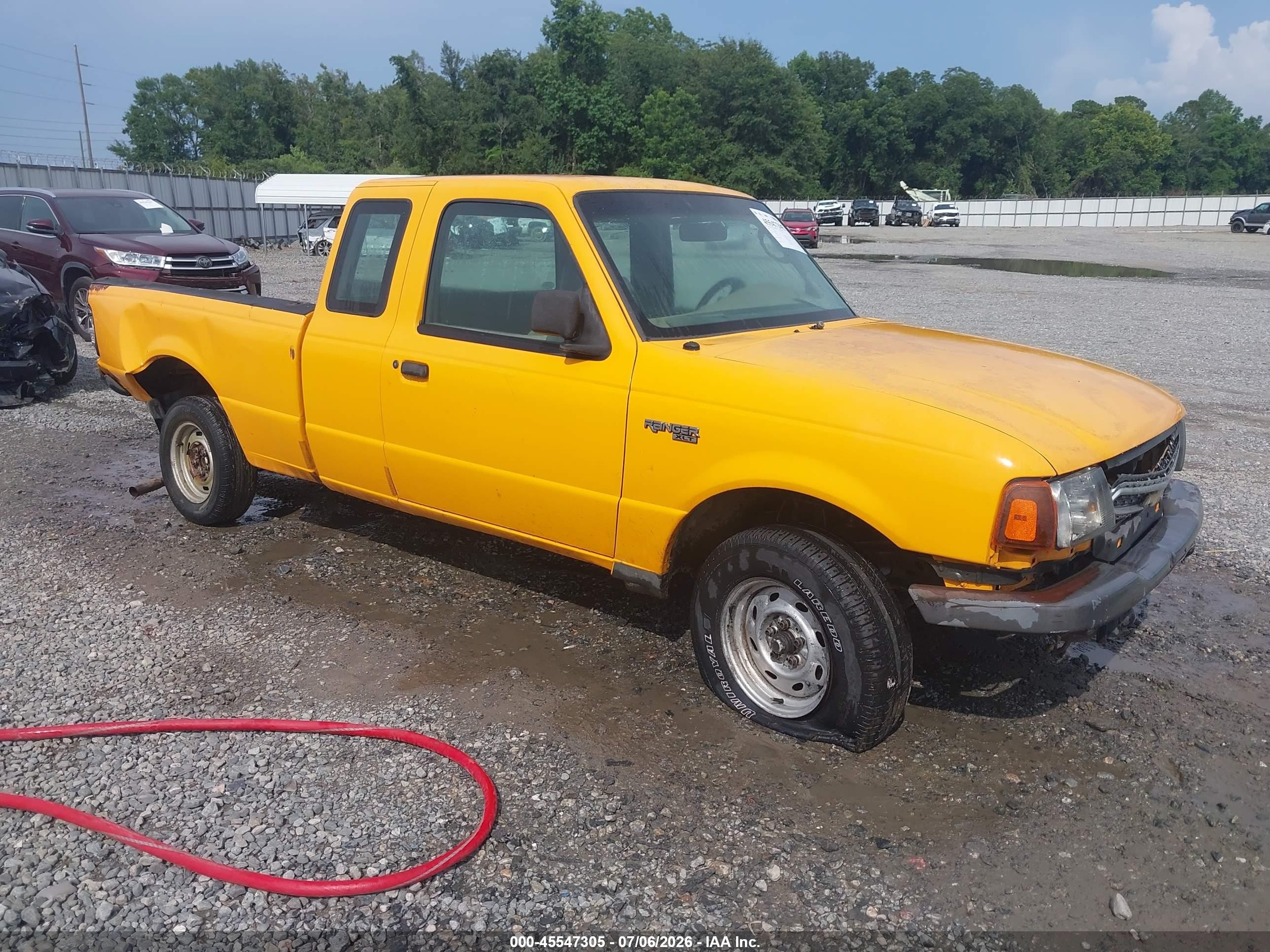 2003 Ford Ranger XL, VIN 1FTYR14V13PB35858 — Side