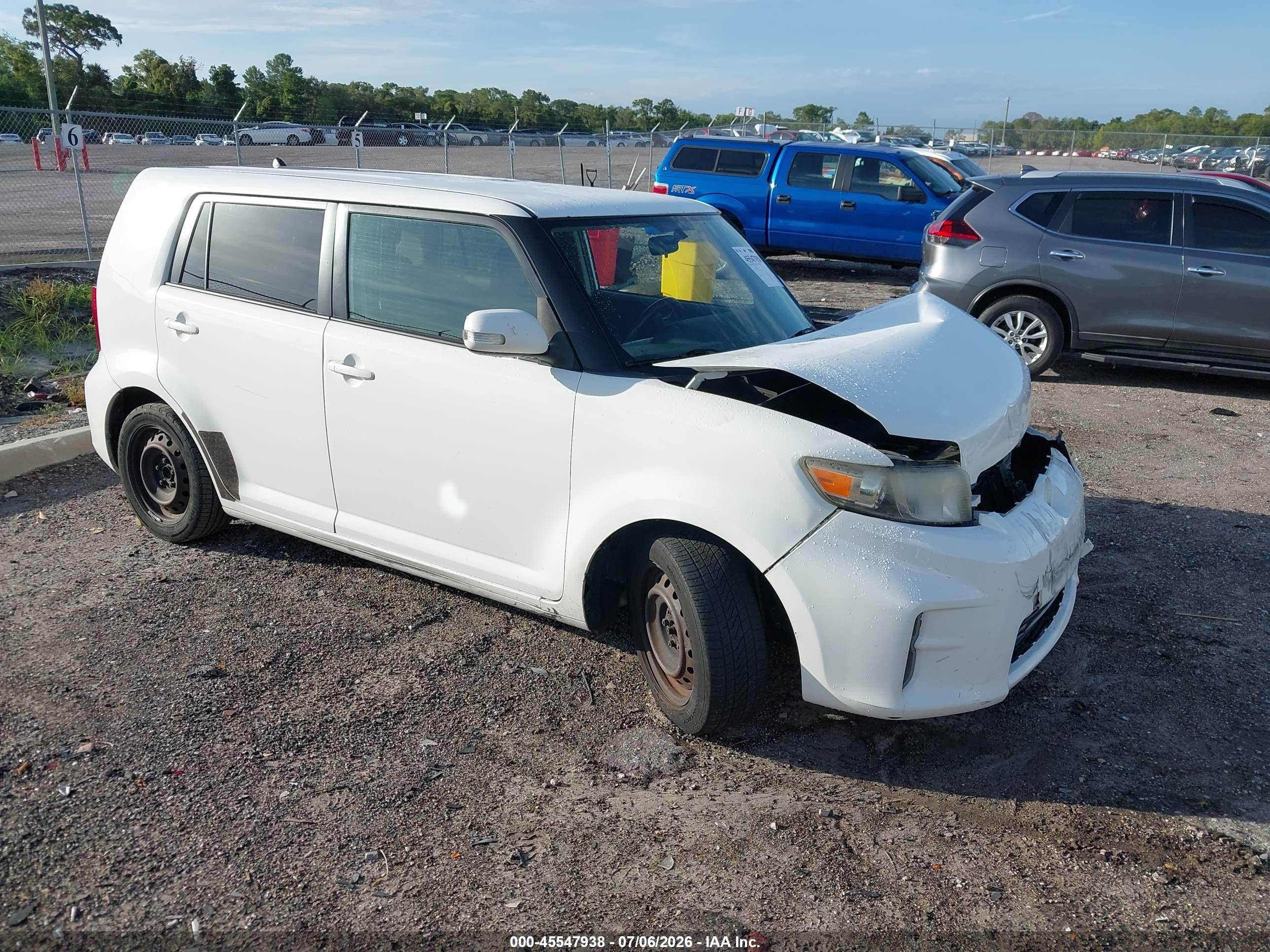 2015 Scion xB, VIN JTLZE4FE3FJ082428 — Перед