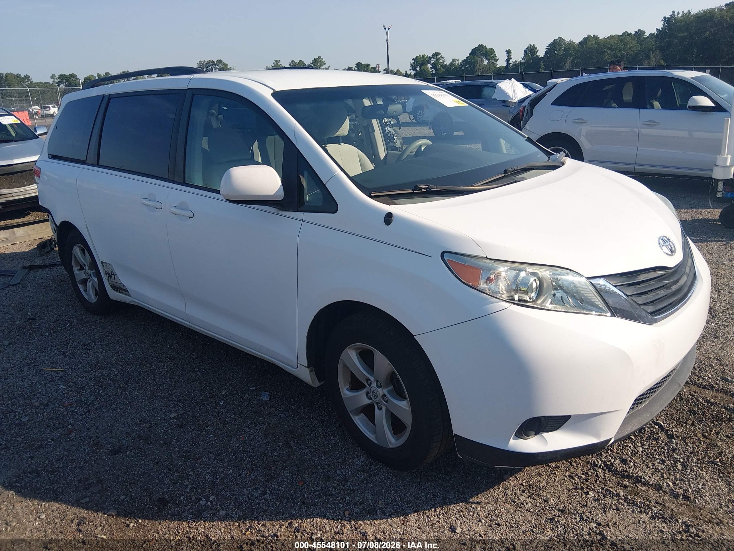 2011 Toyota Sienna LE, VIN 5TDKK3DC6BS030371 — Rear end