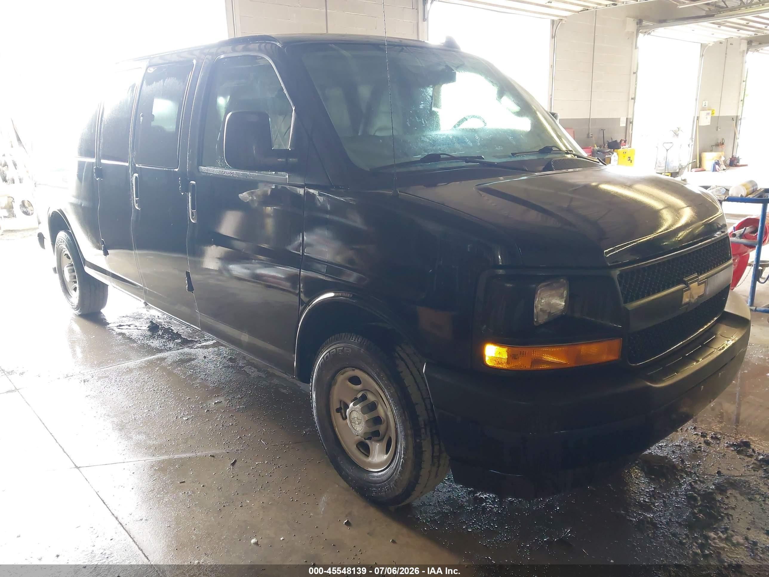 2017 Chevrolet Express Passenger LS, VIN 1GAZGNFFXH1100178 — Side