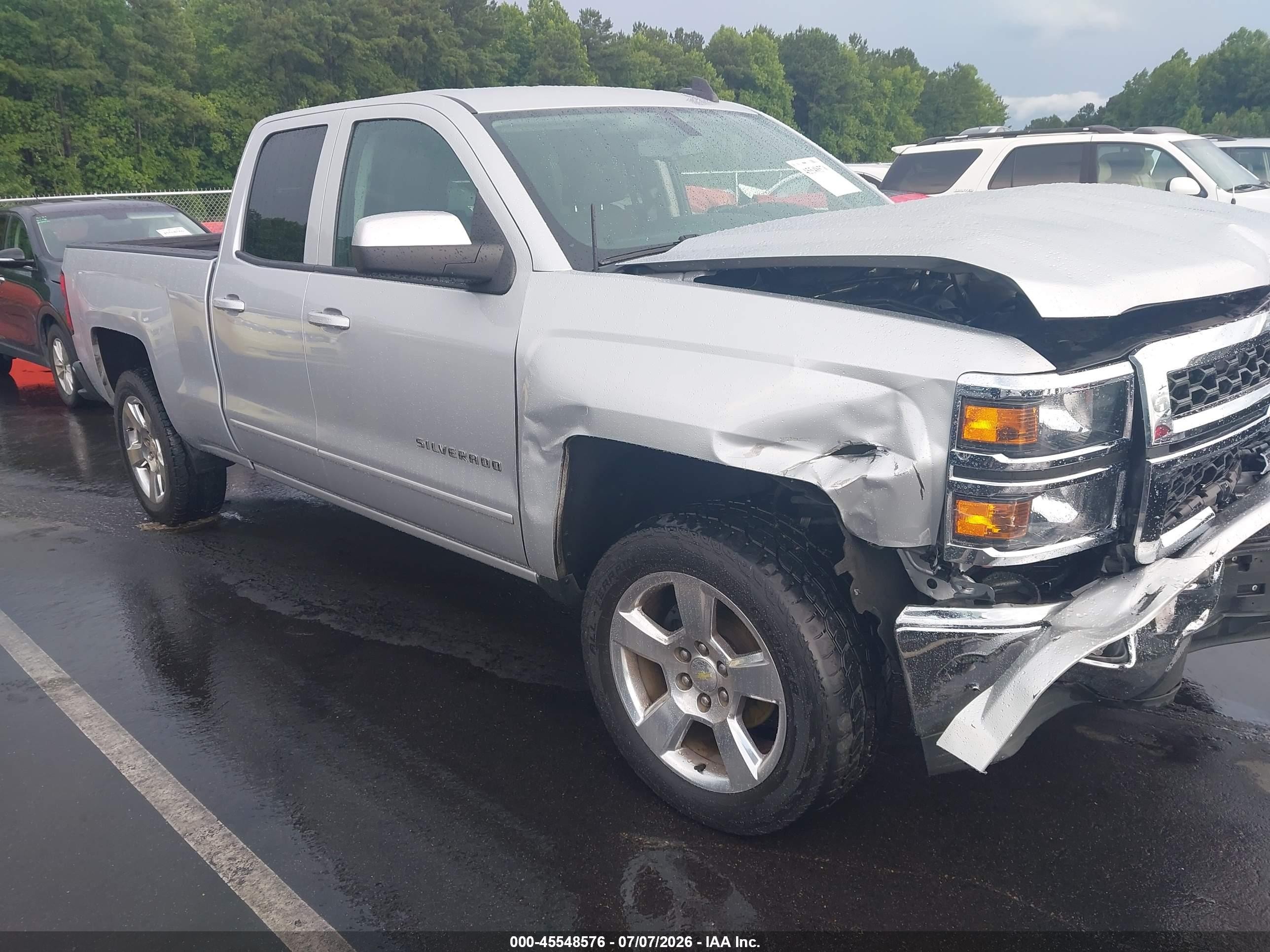 2015 Chevrolet Silverado 1500 LT, VIN 1GCRCREC4FZ299924 — Front end