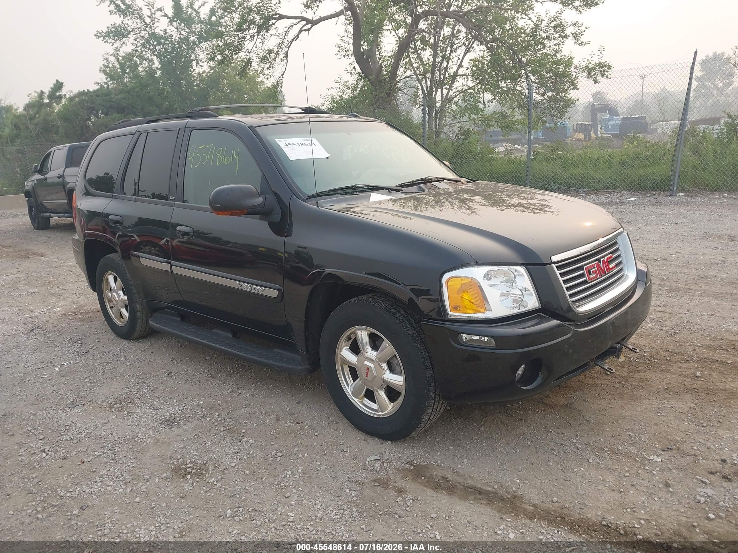 2004 GMC Envoy SLT, VIN 1GKDT13S942164504 — Front end