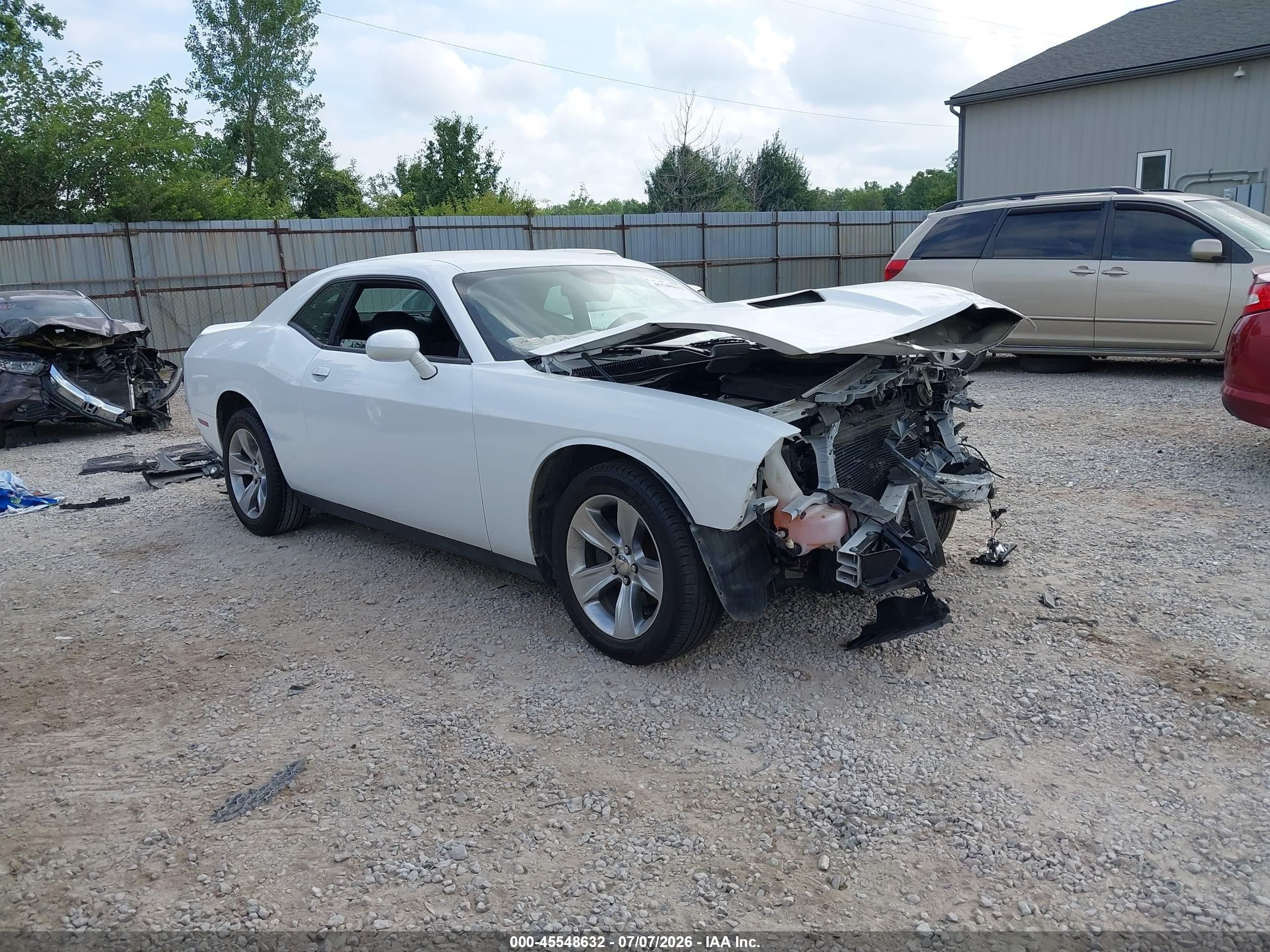 2021 Dodge Challenger SXT, VIN 2C3CDZAG5MH627073 — Front end