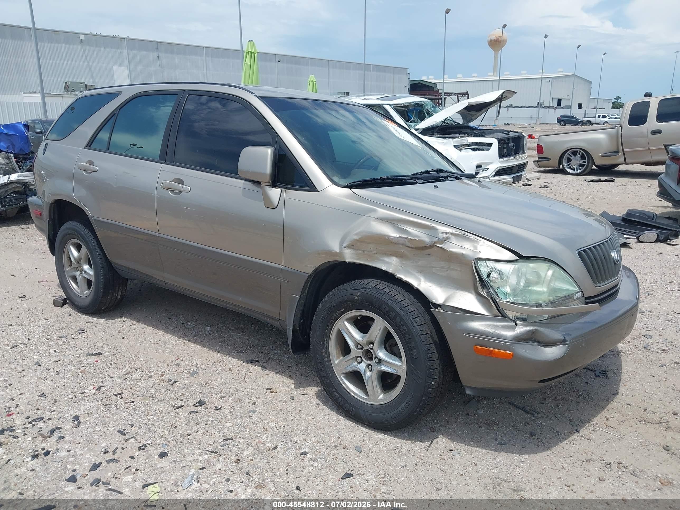 2000 Lexus RX 300, VIN JT6GF10U5Y0078458 — Front end