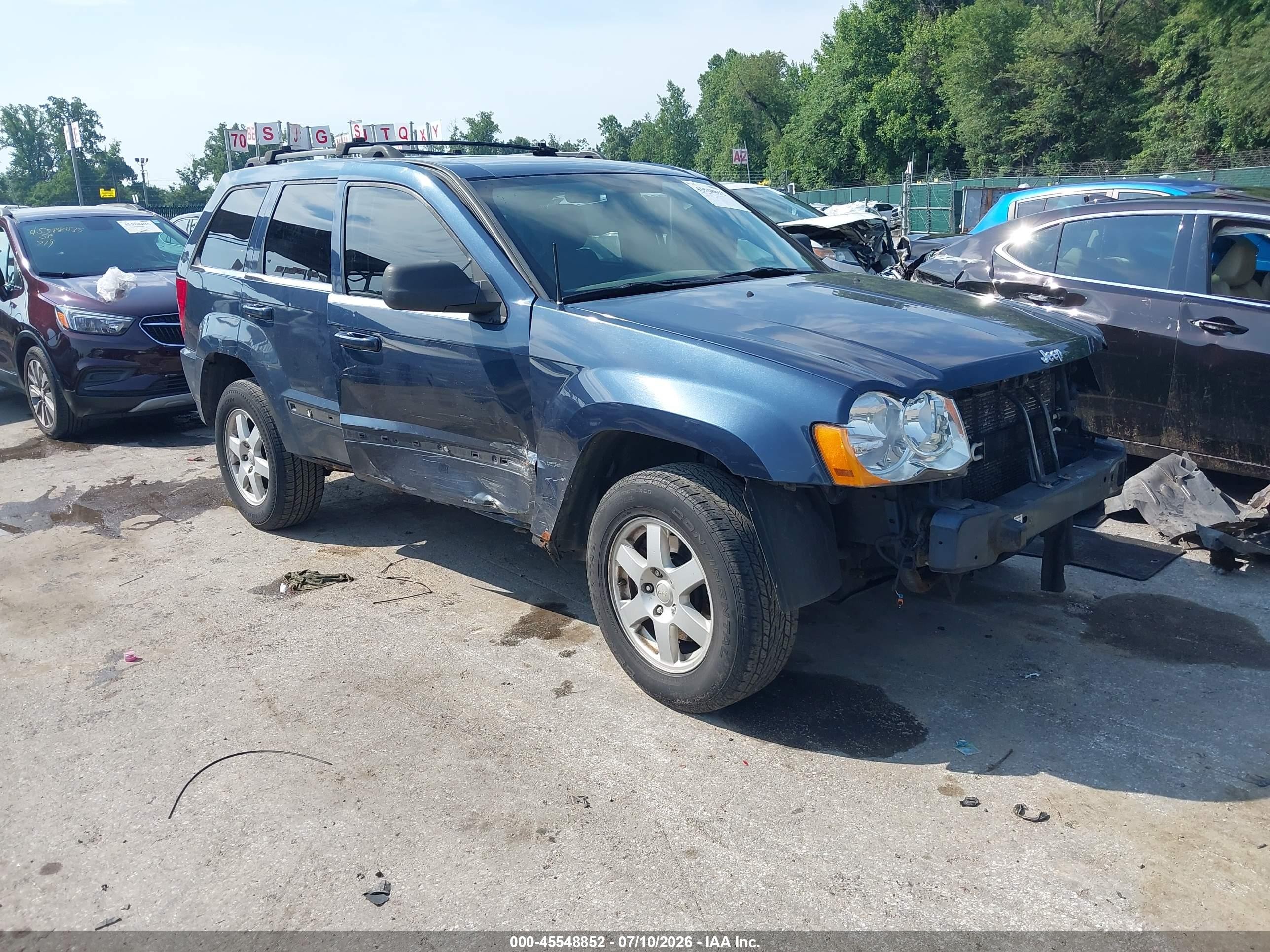 2008 Jeep Grand Cherokee Laredo, VIN 1J8GR48K48C218351 — Side