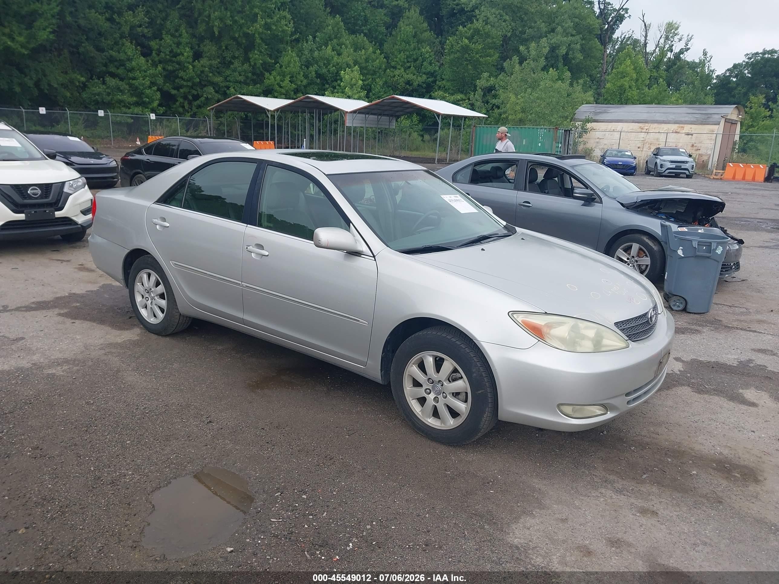 2004 Toyota Camry LE, VIN 4T1BE30KX4U849656 — Side