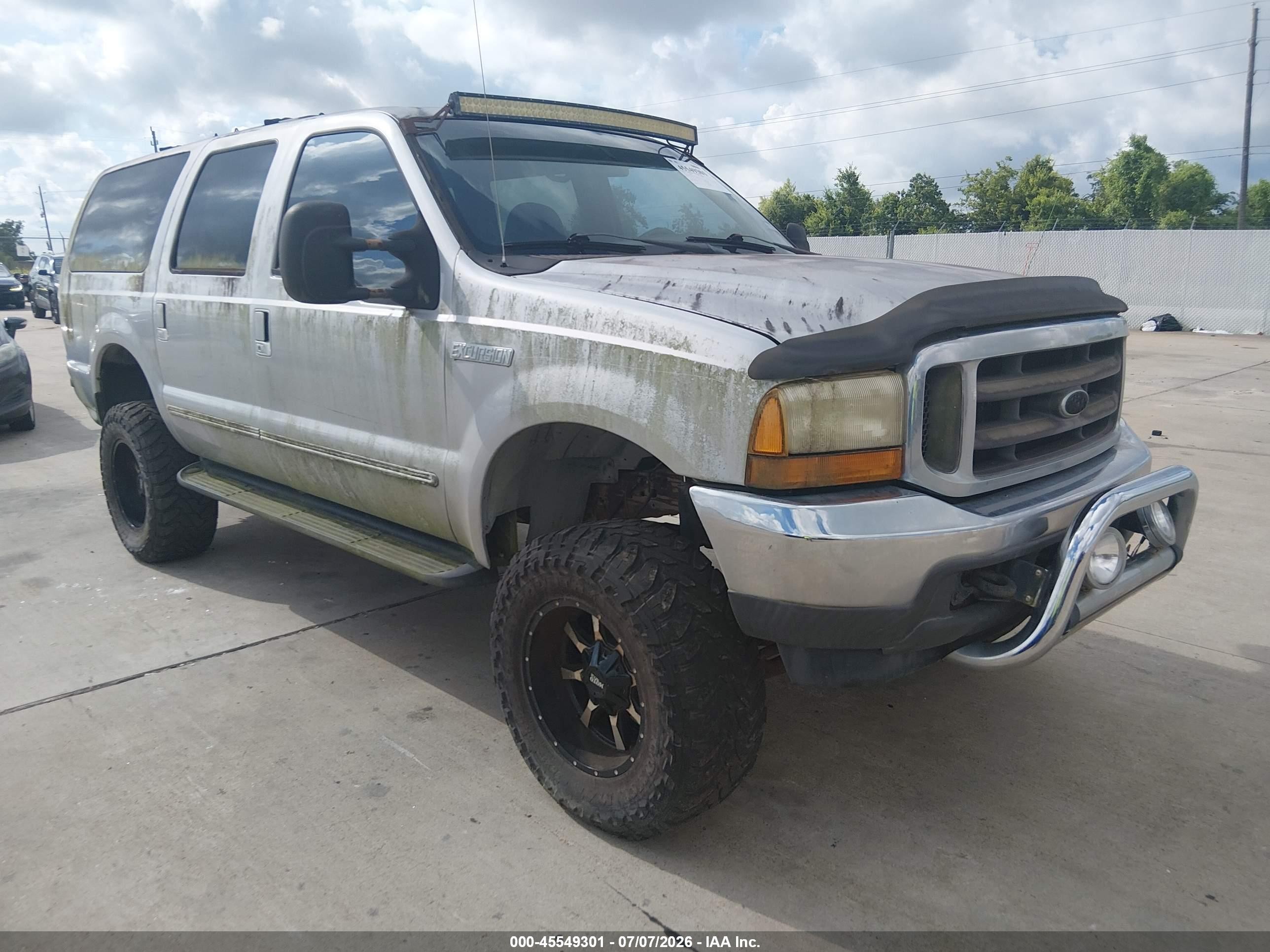 2000 Ford Excursion XLT, VIN 1FMNU41S0YEC33453 — Normal wear