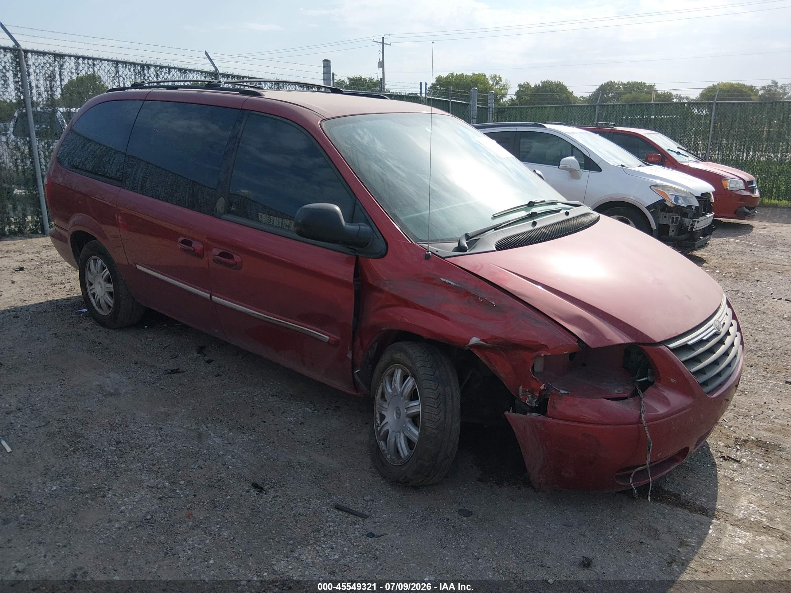 2007 Chrysler Town & Country Touring, VIN 2A4GP54L87R160665 — Front end