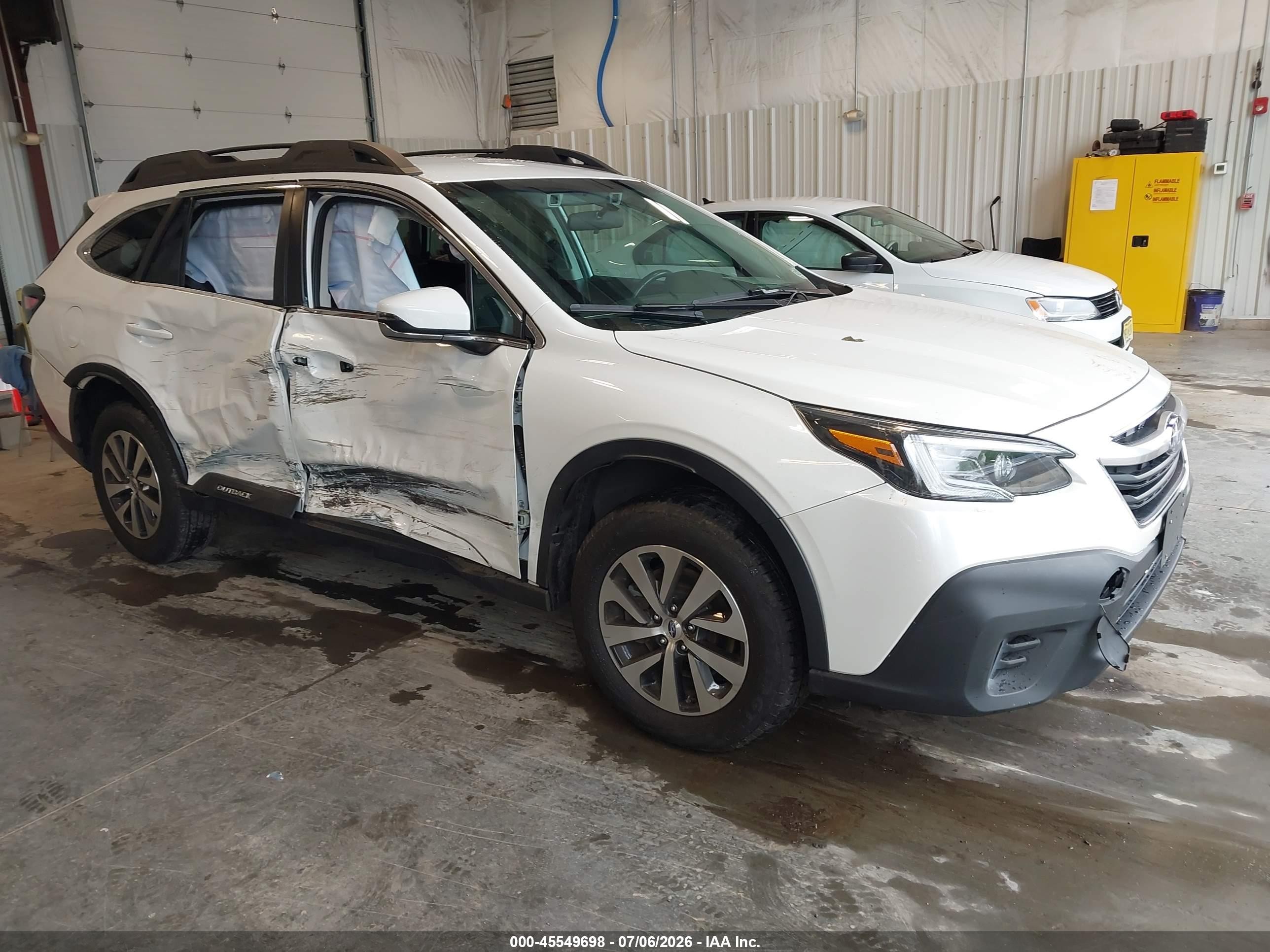 2022 Subaru Outback Premium, VIN 4S4BTACC7N3239123 — Side