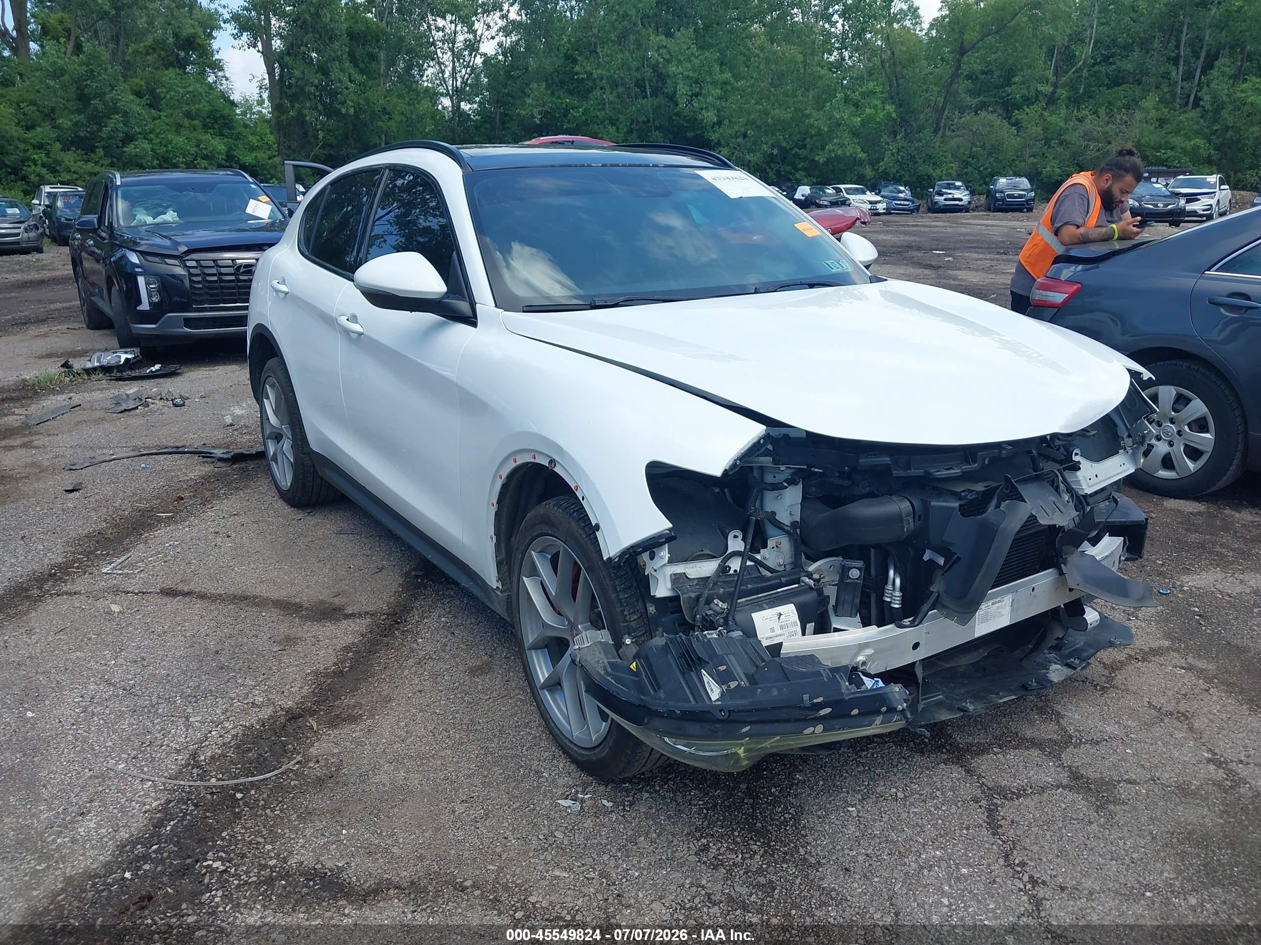 2018 Alfa Romeo Stelvio Sport, VIN ZASFAKPN7J7B86964 — Front end