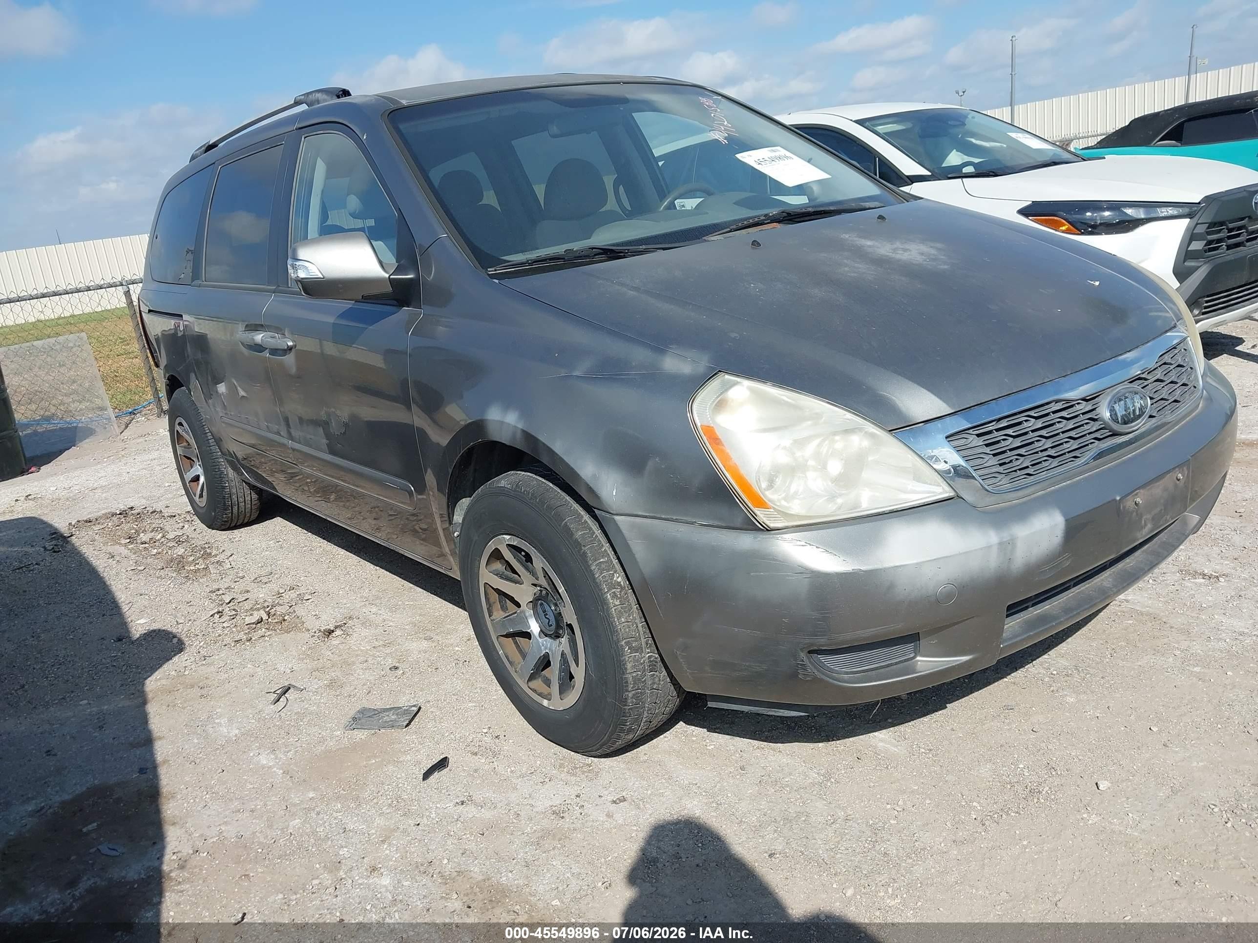 2011 Kia Sedona LX, VIN KNDMG4C75B6389165 — Side