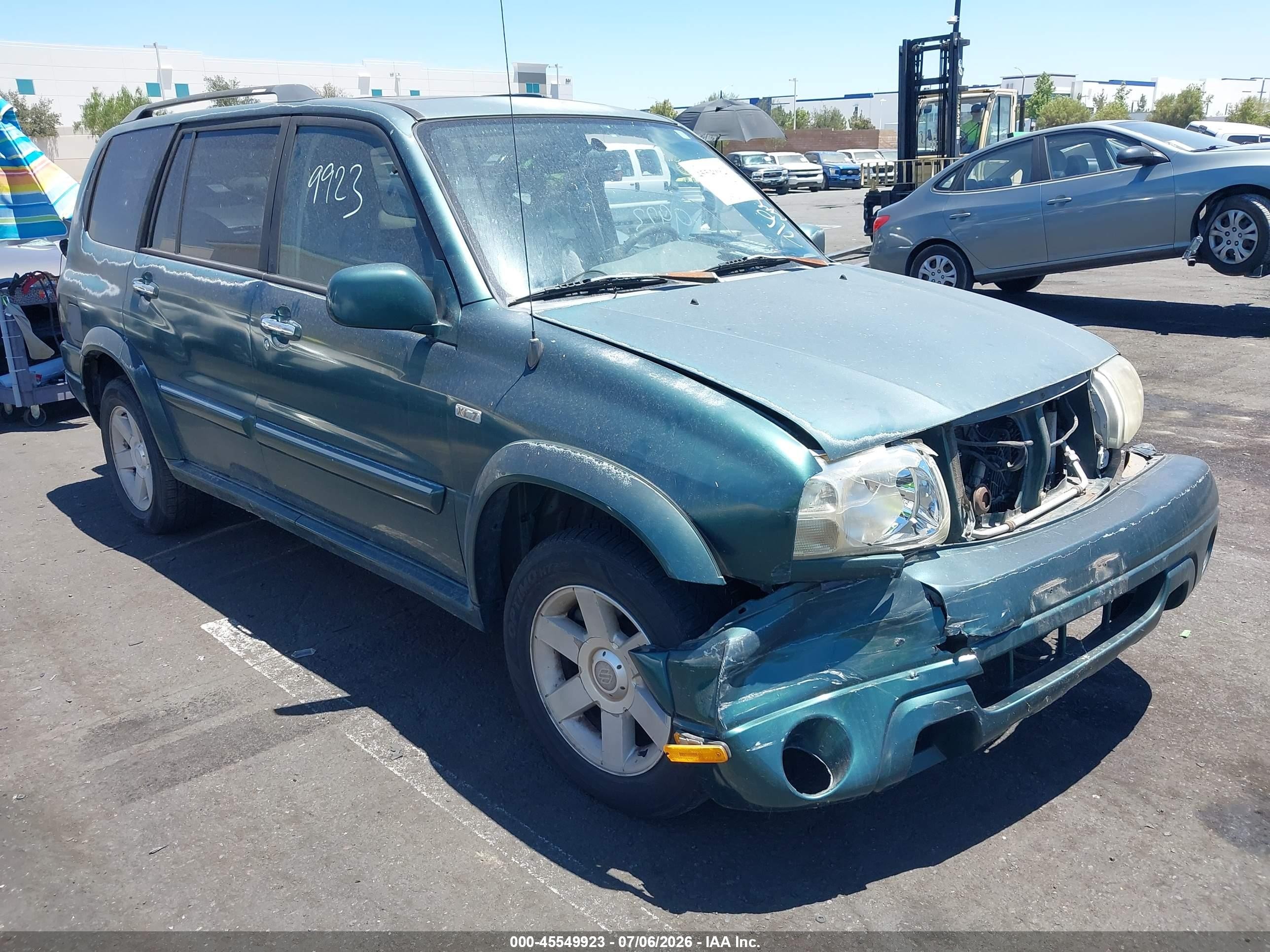 2001 Suzuki XL7 LX, VIN JS3TY92VX14105157 — Front end