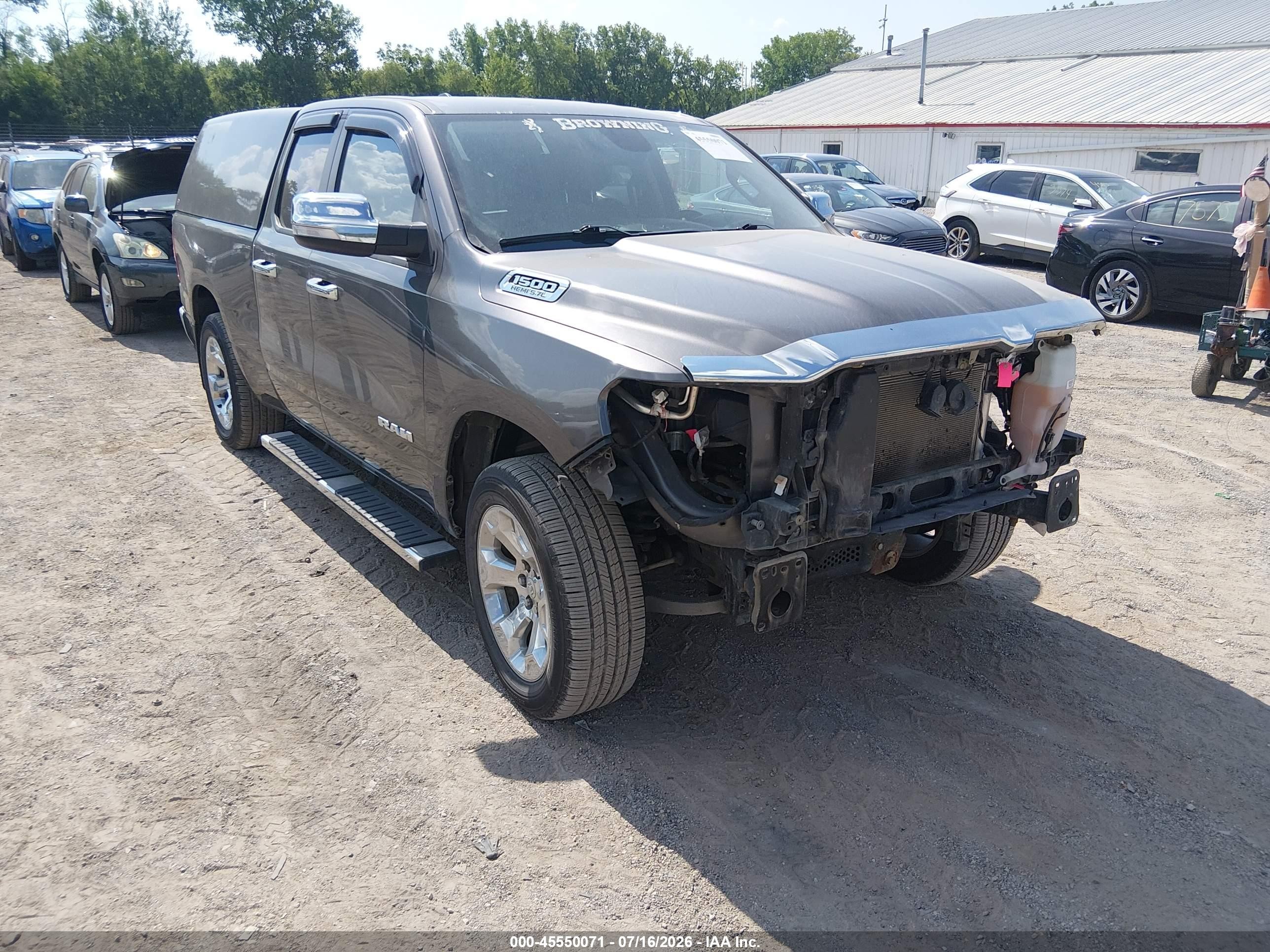 2020 Ram 1500 Big Horn, VIN 1C6SRFBT7LN222834 — Front end