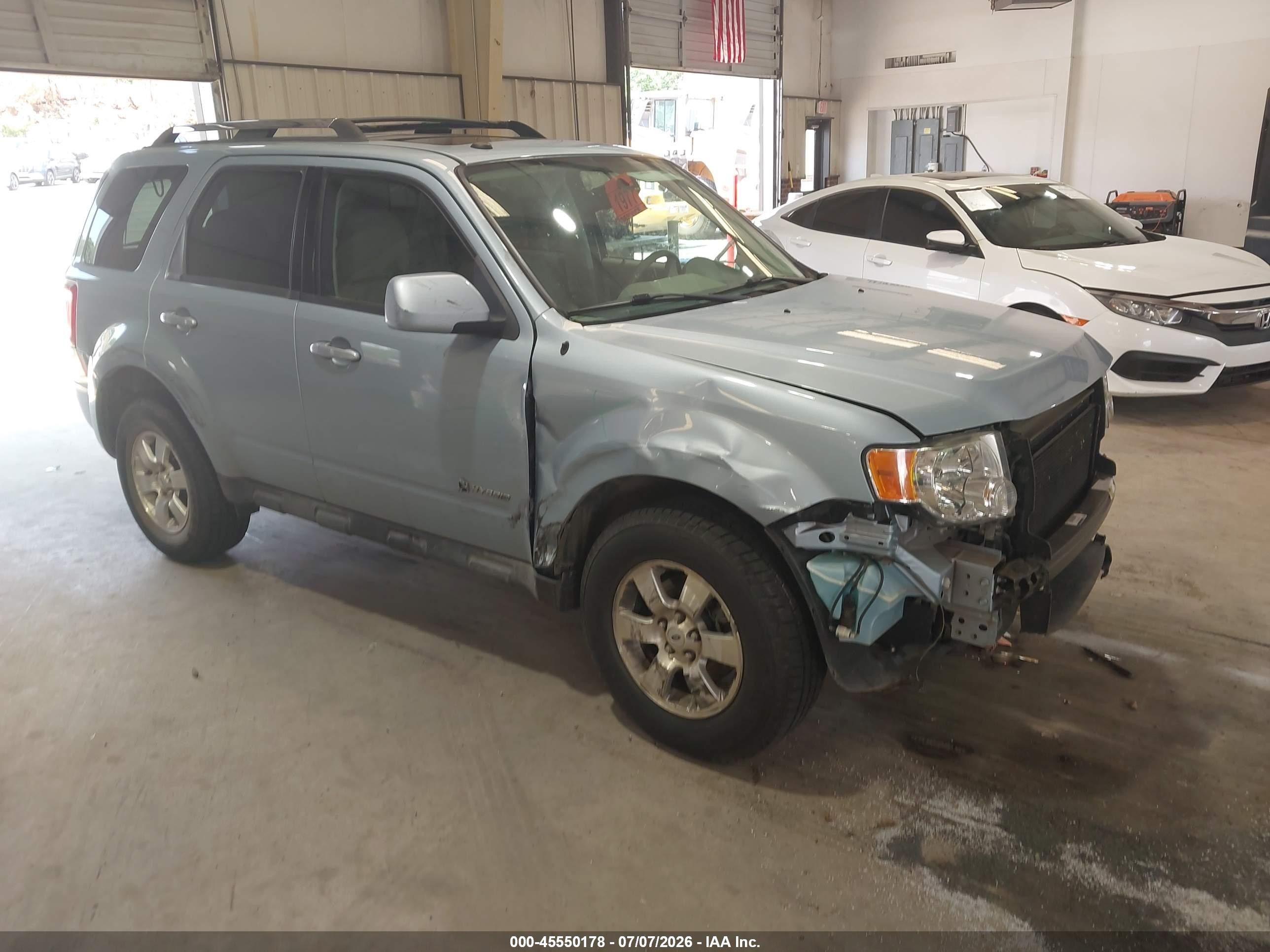 2009 Ford Escape Hybrid, VIN 1FMCU59339KA24902 — Front end
