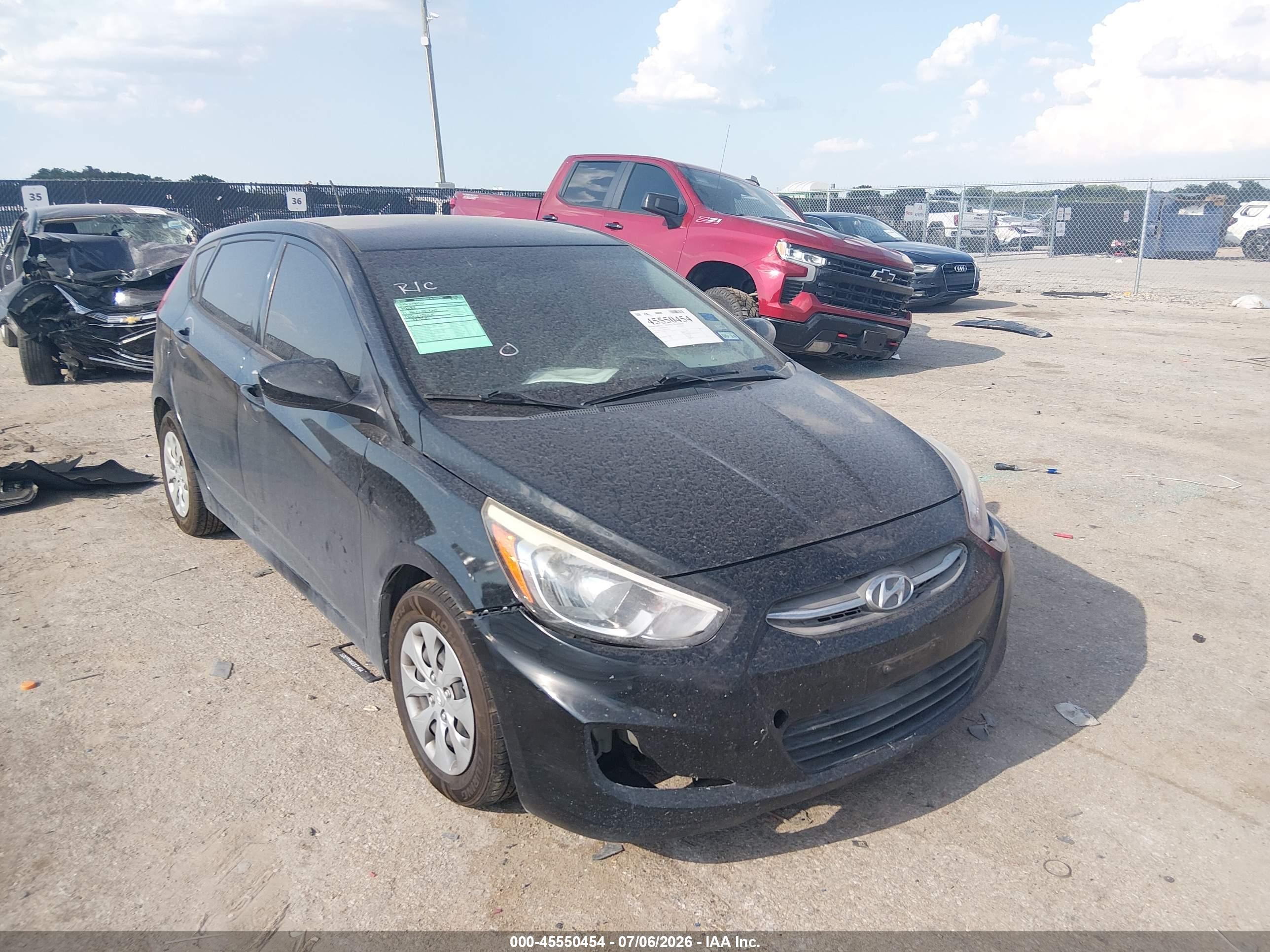 2017 Hyundai Accent SE, VIN KMHCT5AE6HU301139 — Side