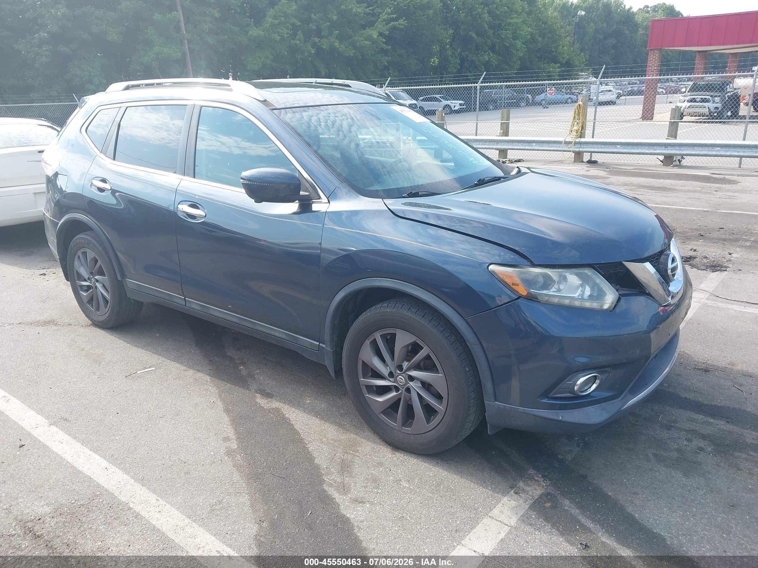 2016 Nissan Rogue SL, VIN 5N1AT2MV3GC811390 — Rear end