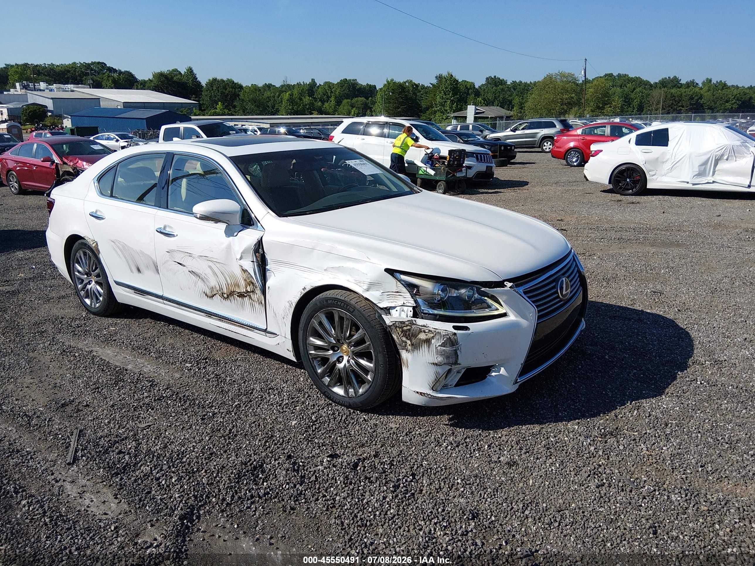 2014 Lexus LS 460, VIN JTHBL5EF9E5128580 — Side