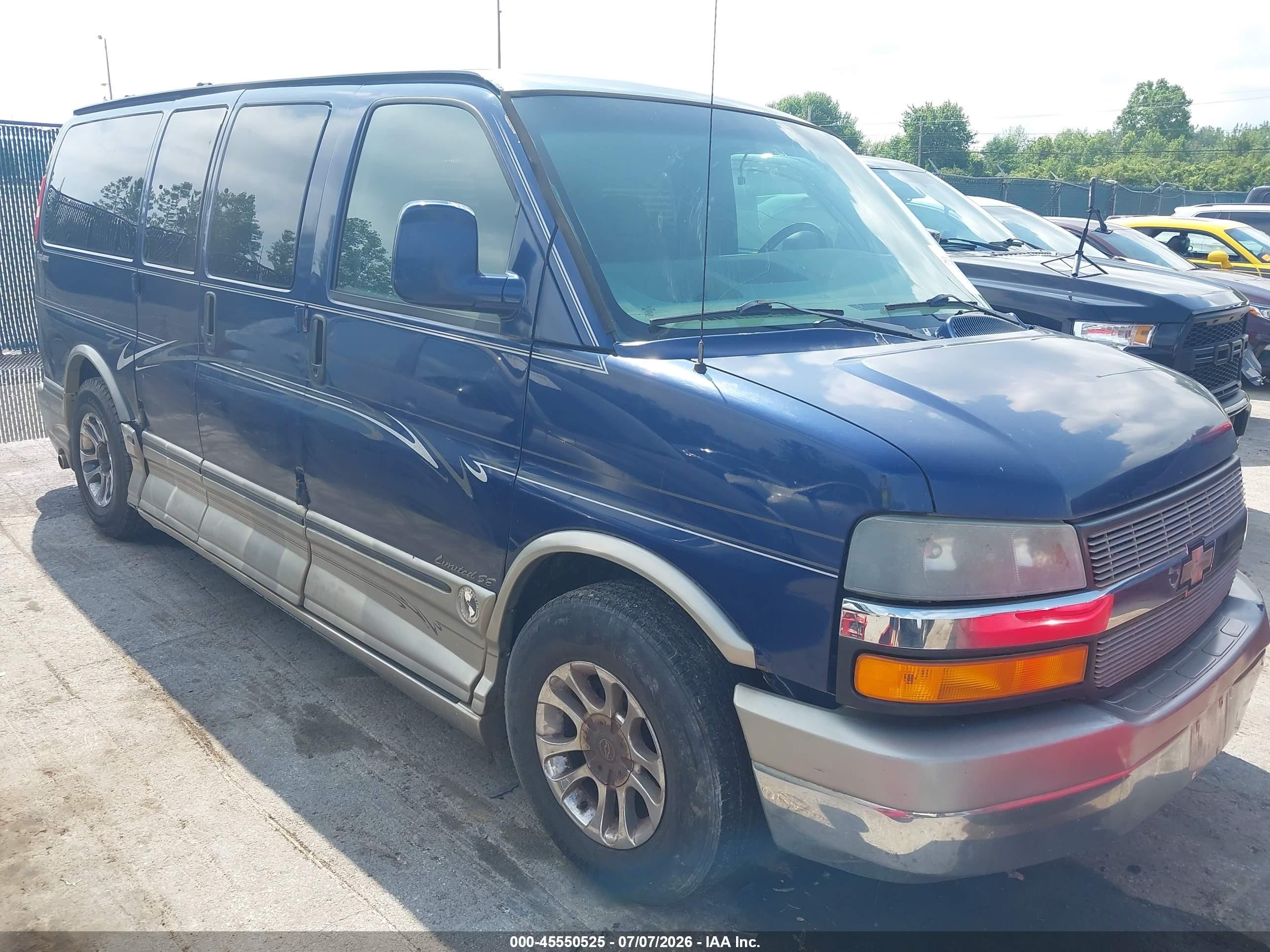 2004 Chevrolet Express Passenger, VIN 1GBFG15T341116814 — Front end