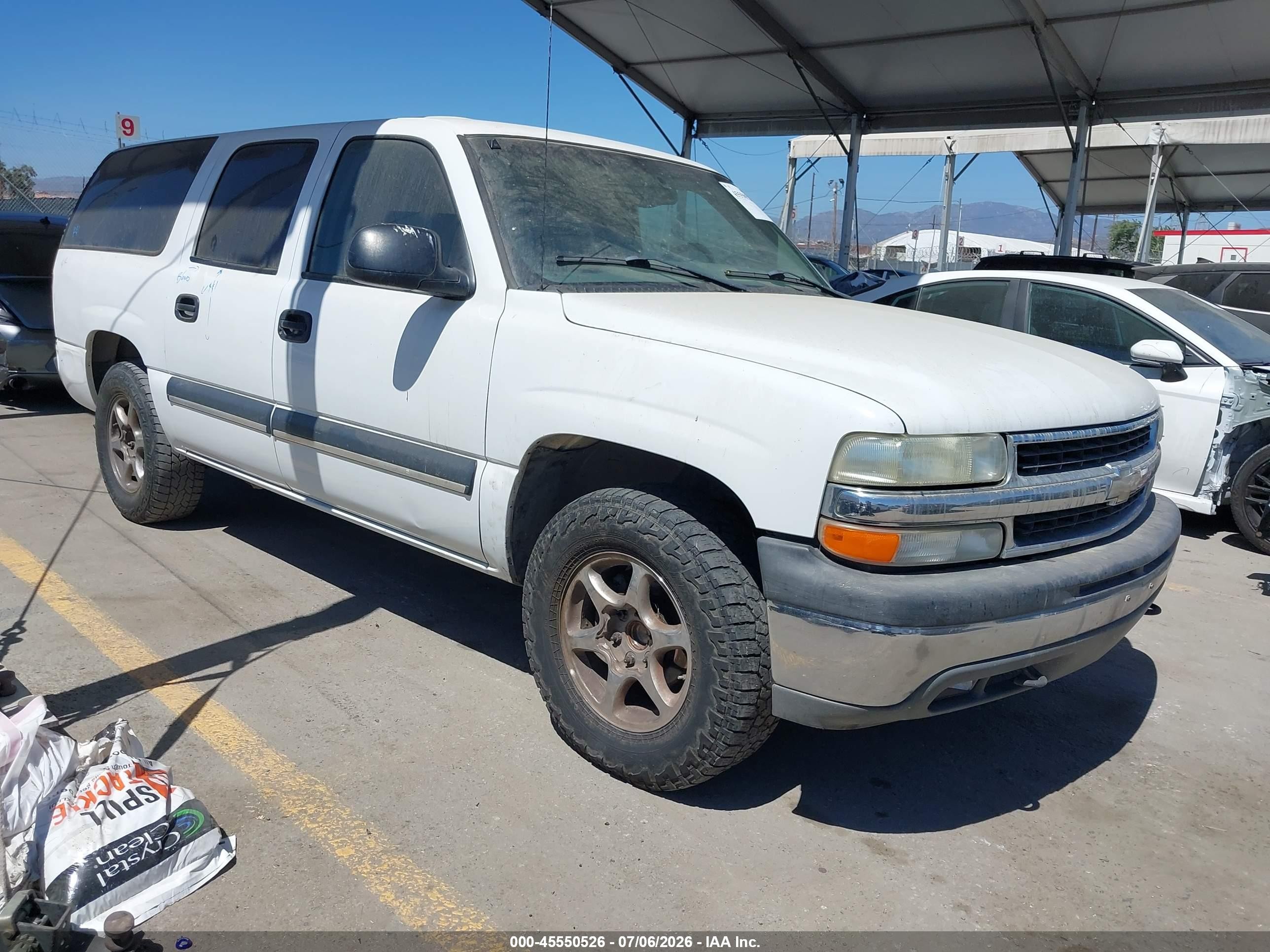 2000 Chevrolet Suburban LT, VIN 3GNEC16T2YG151893 — Rear end