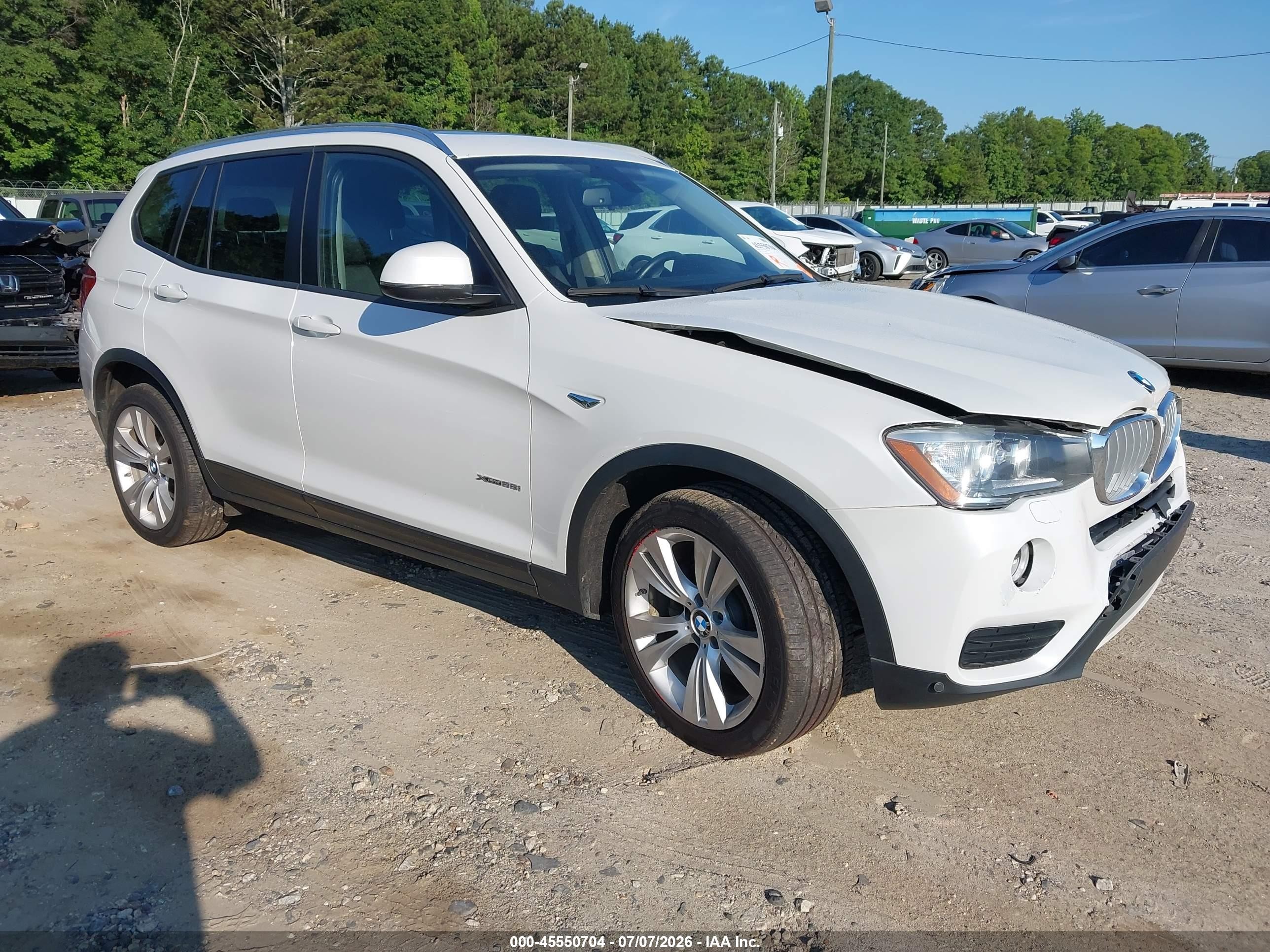 2016 BMW X3 xDrive28i, VIN 5UXWX9C59G0D77794 — Зад