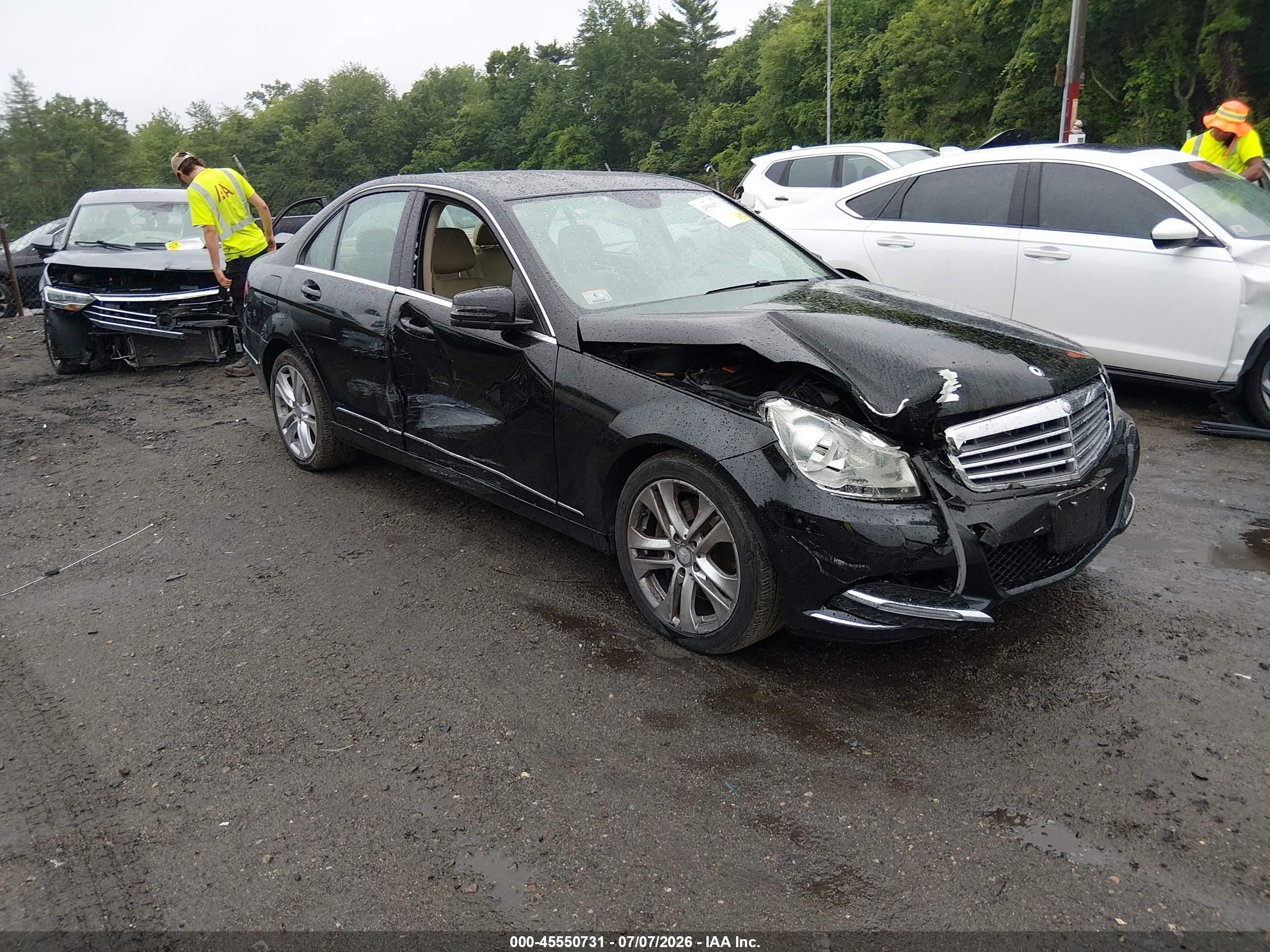 2014 Mercedes-Benz C 300 Sport, VIN WDDGF8AB9EG225520 — Бок