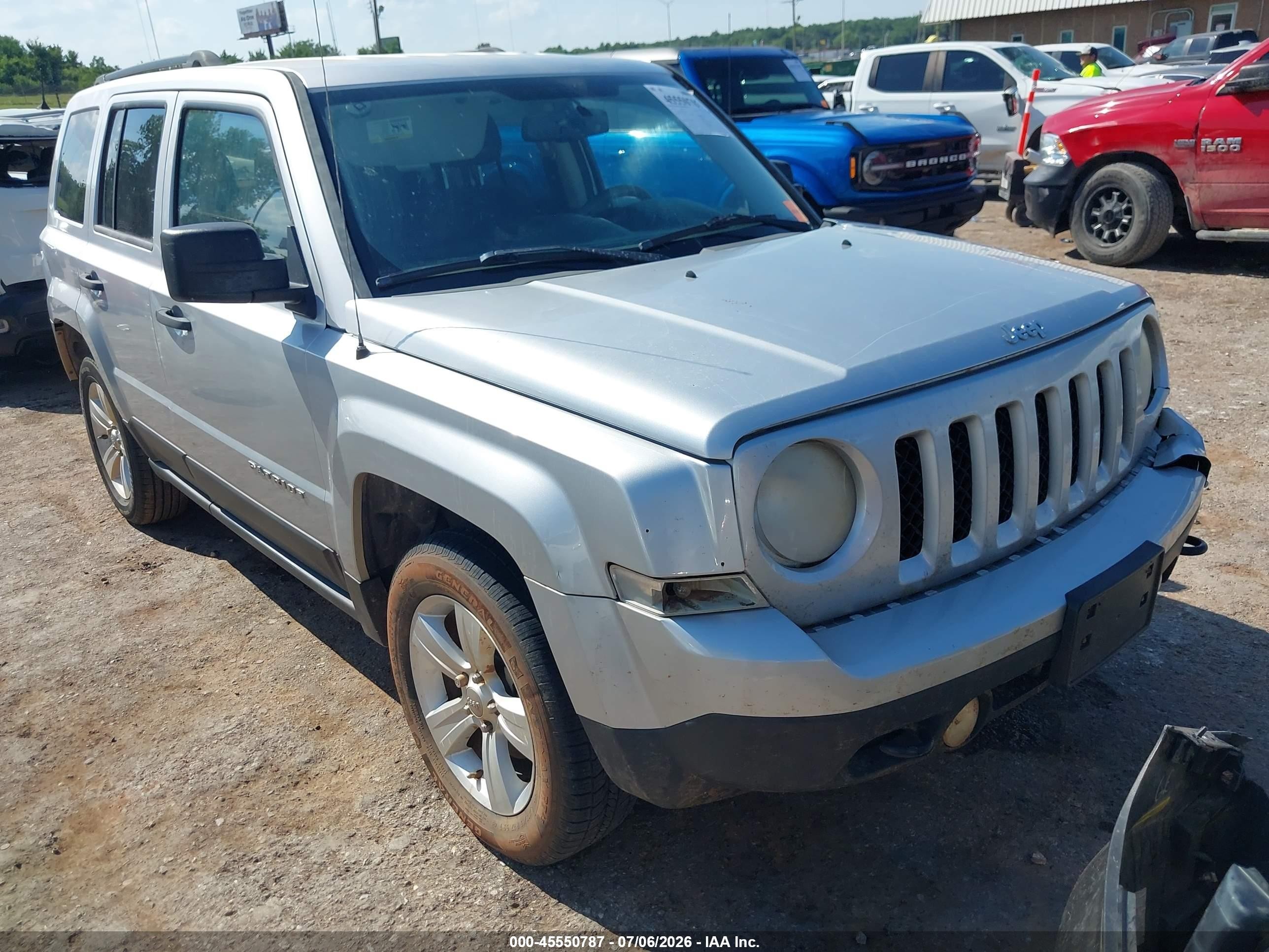 2014 Jeep Patriot Sport, VIN 1C4NJRBB6ED600236 — Front end