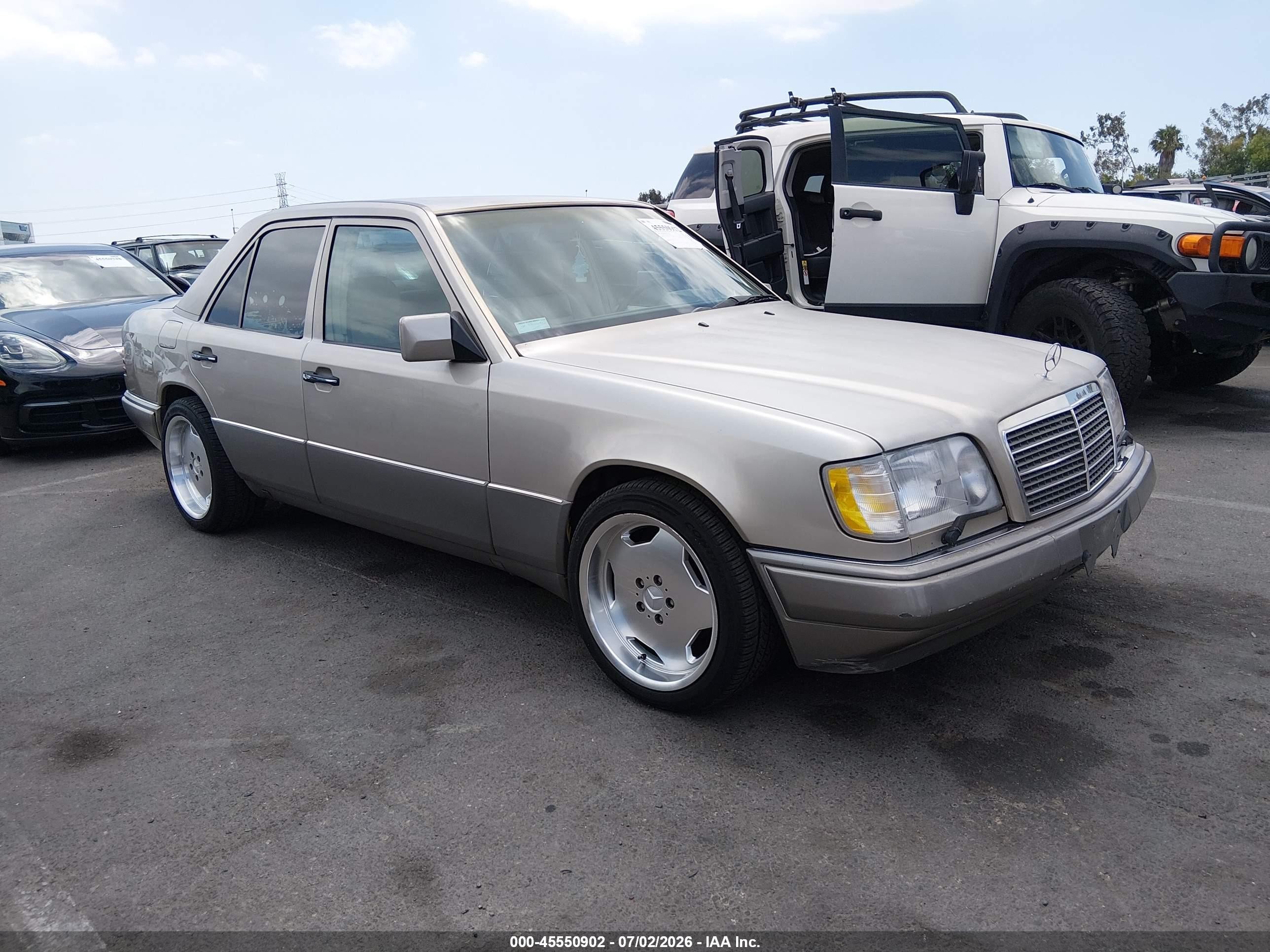1994 Mercedes-Benz 400 E, VIN WDBEA34EXRC118786 — Normal wear