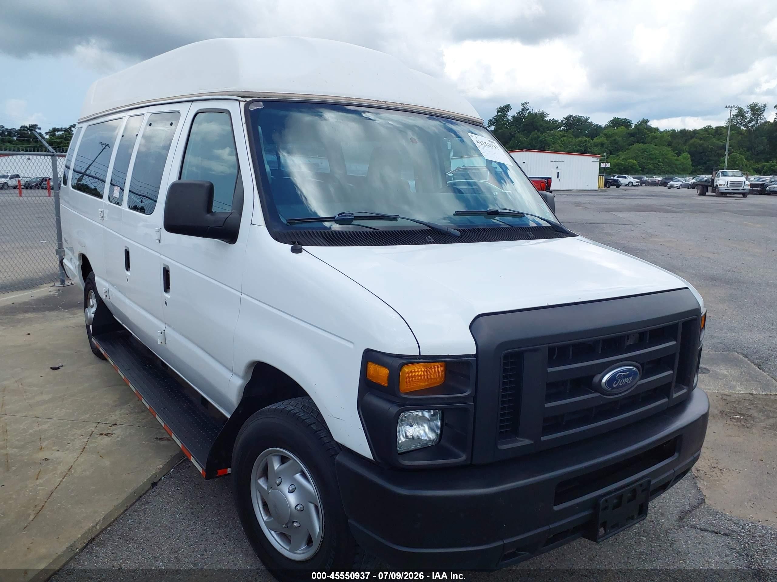 2009 Ford Econoline Cargo Commercial, VIN 1FTNS24W39DA25670 — Side