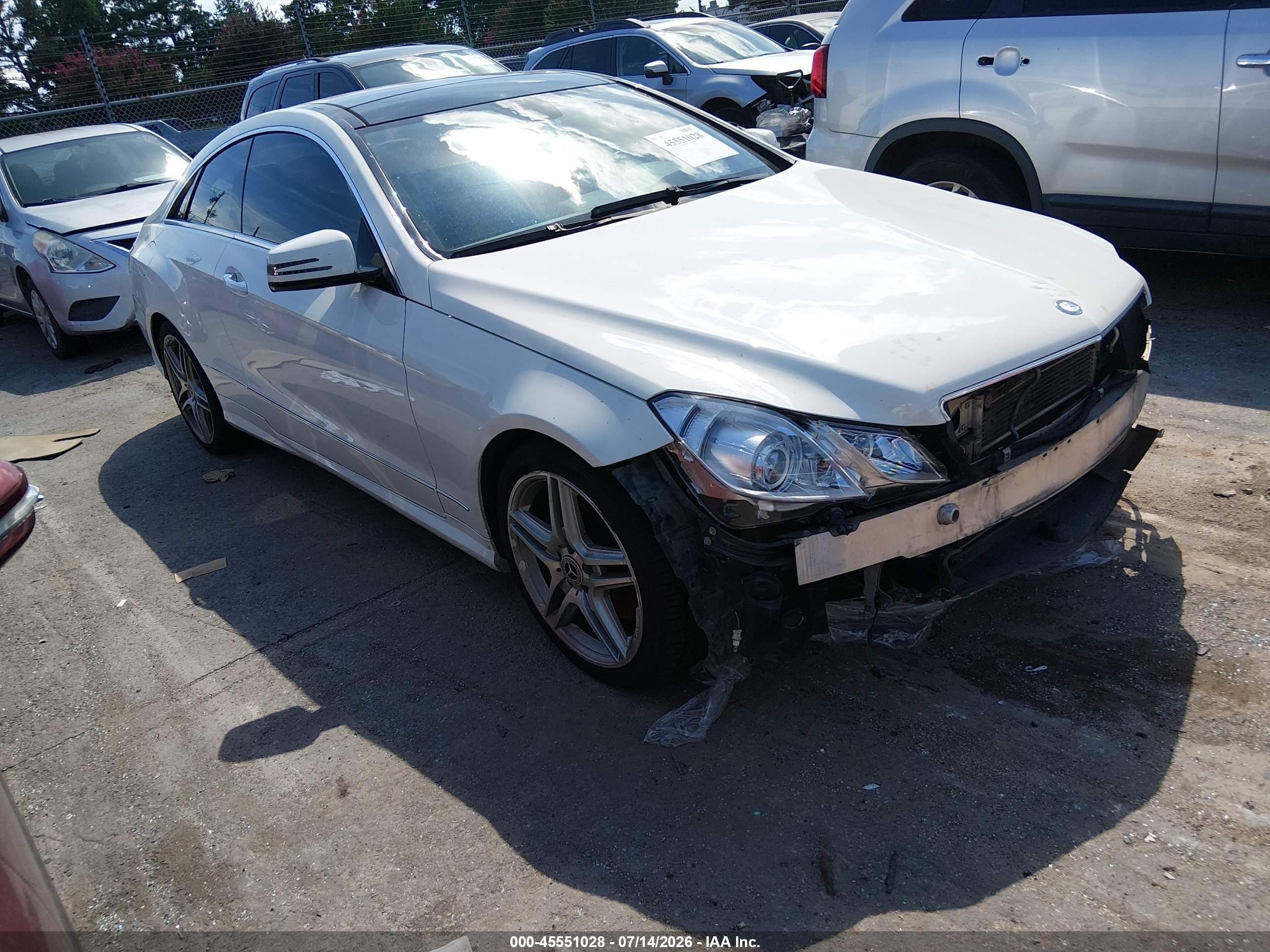 2011 Mercedes-Benz E 550, VIN WDDKJ7CB7BF065669 — Front end