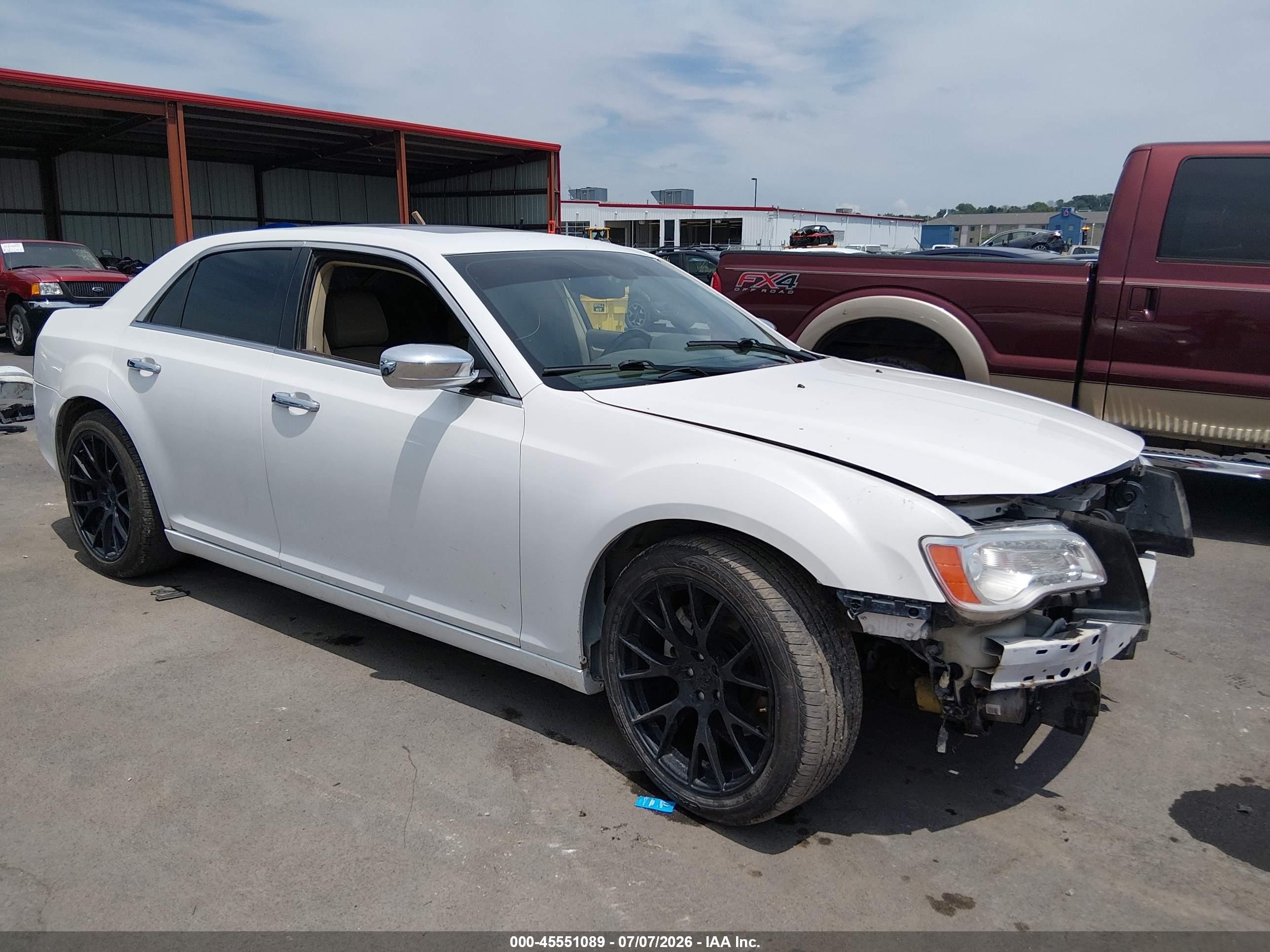 2011 Chrysler 300 C, VIN 2C3CA6CT8BH528326 — Front end