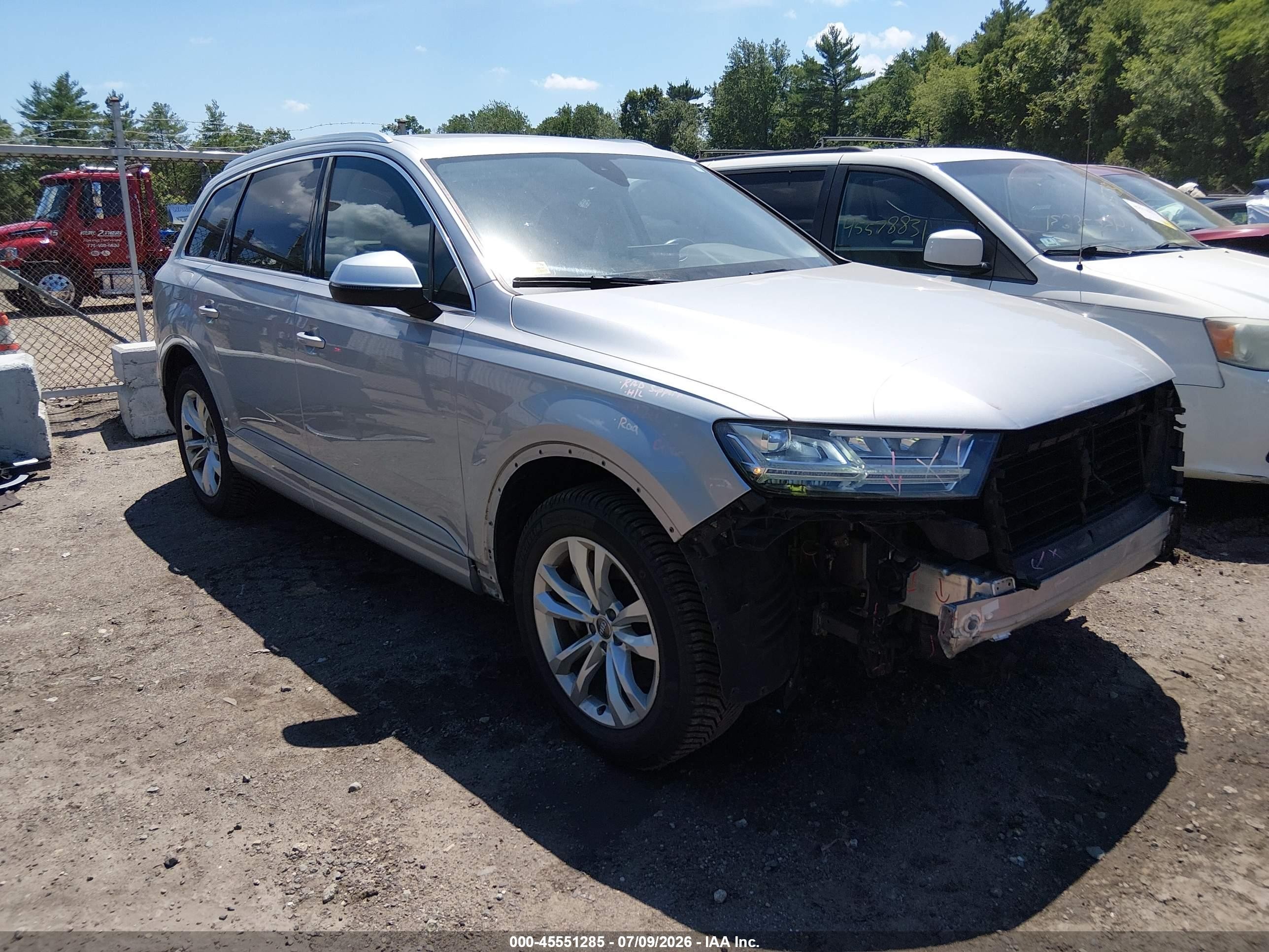 2017 Audi Q7 Premium Plus, VIN WA1LAAF70HD047239 — Перед