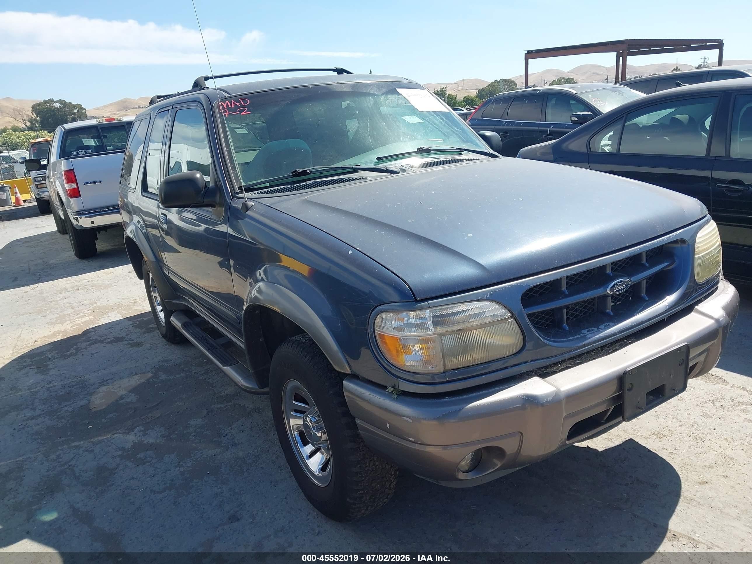 2000 Ford Explorer Sport, VIN 1FMYU60E6YUA23689 — Normal wear