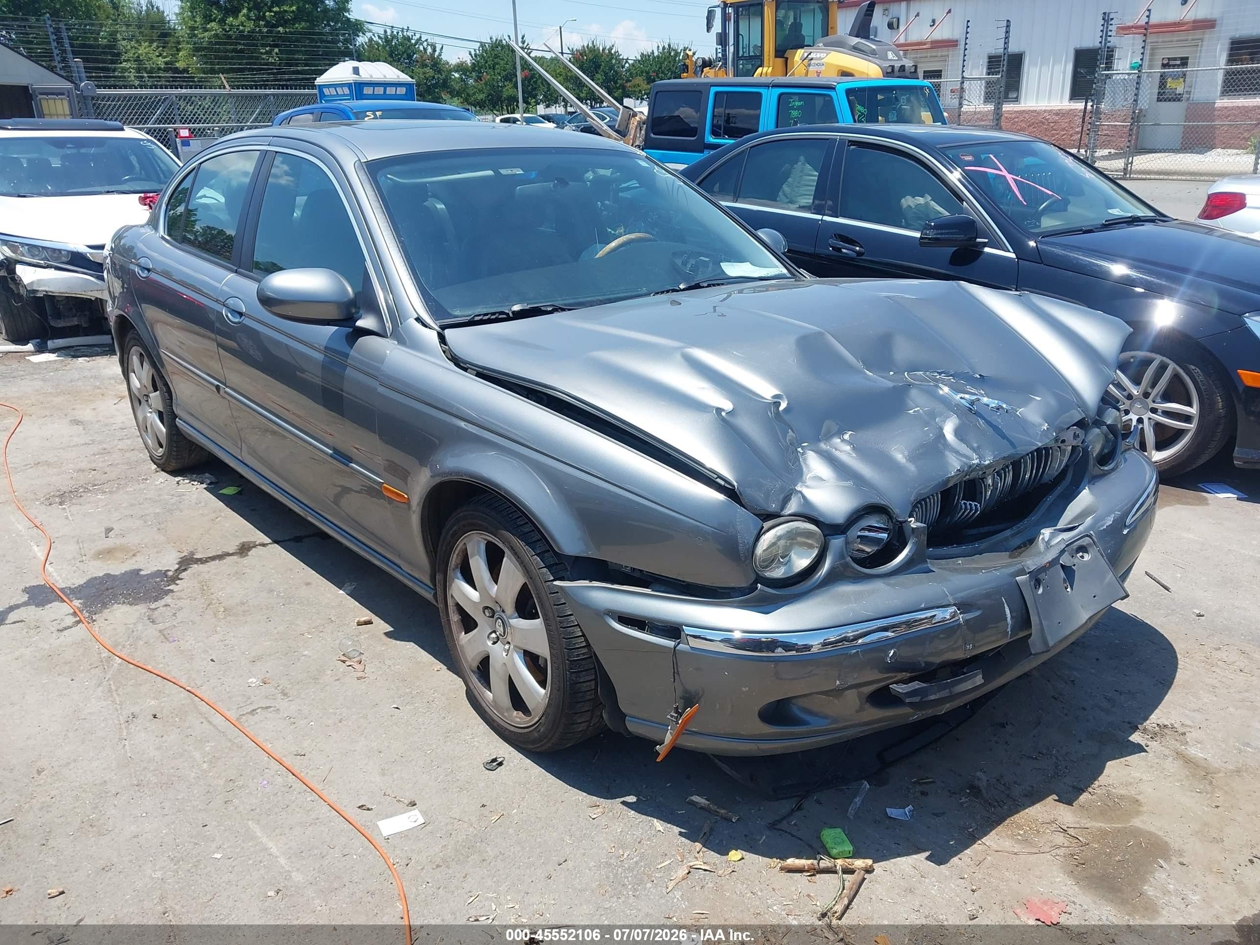 2005 Jaguar X-Type 3.0L, VIN SAJWA51A65WE60221 — Front end