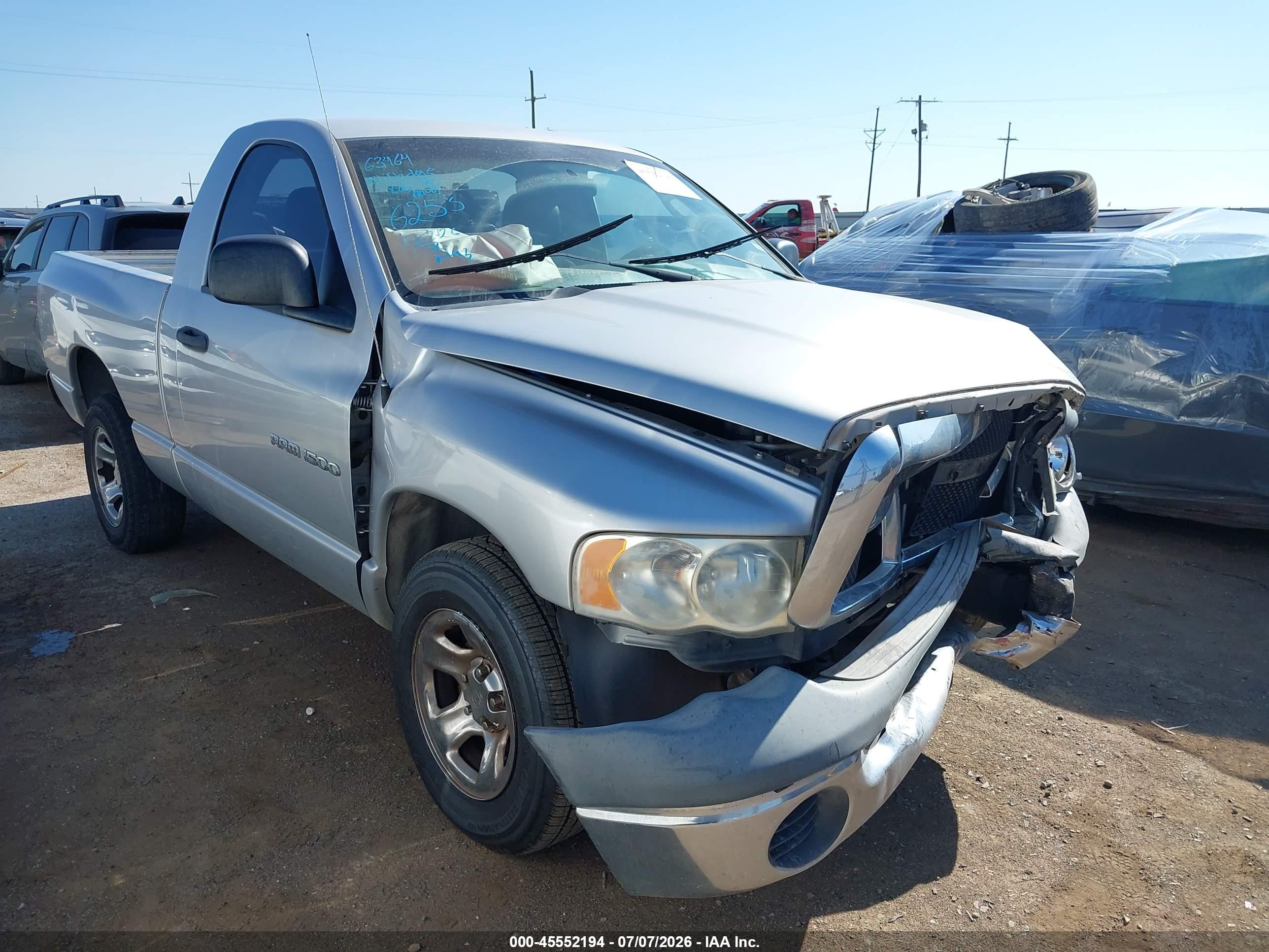 2004 Dodge 1500 ST, VIN 1D7HA16K94J296253 — Перед