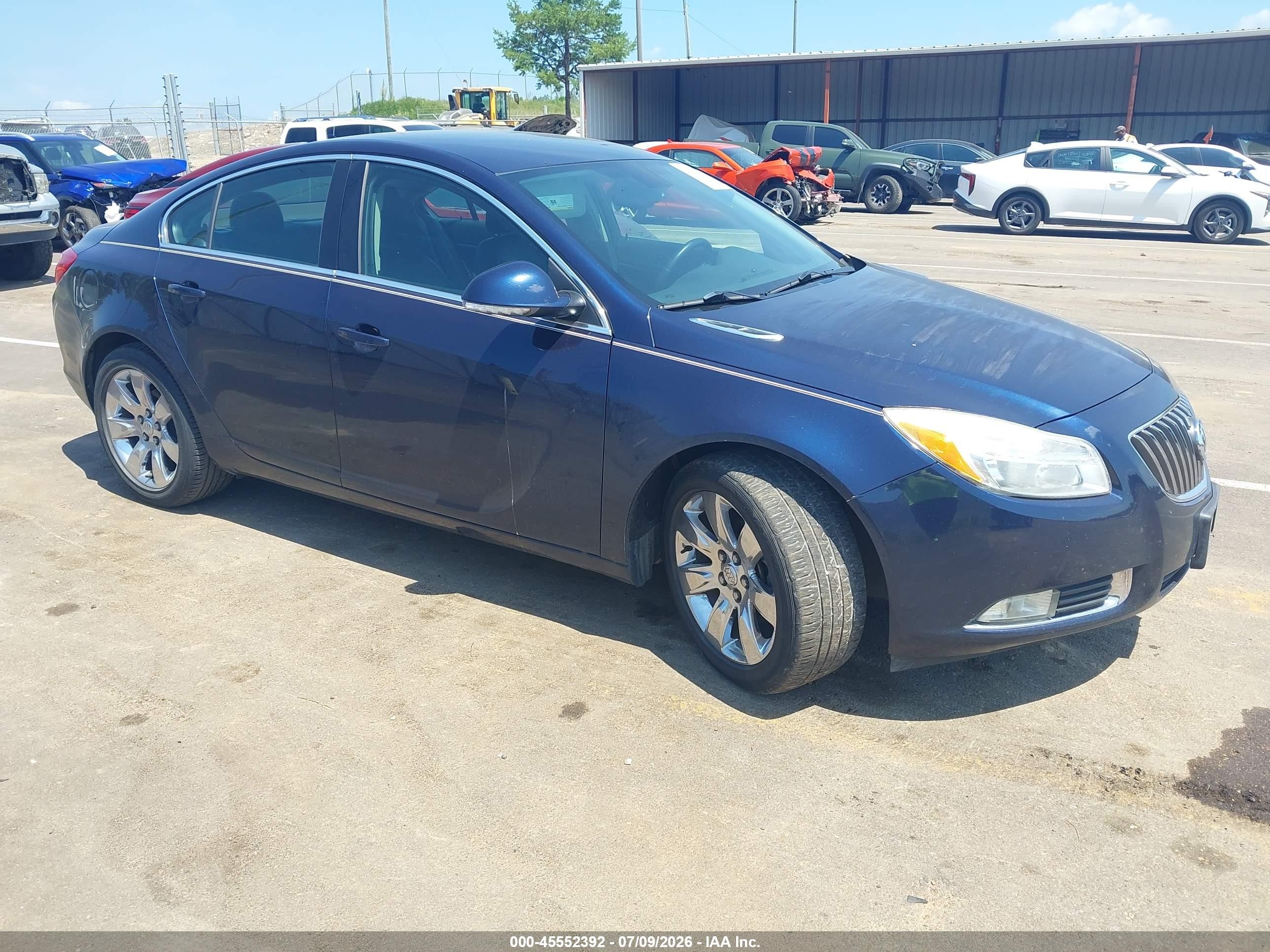 2012 Buick Regal, VIN 2G4GR5EKXC9154927 — Side